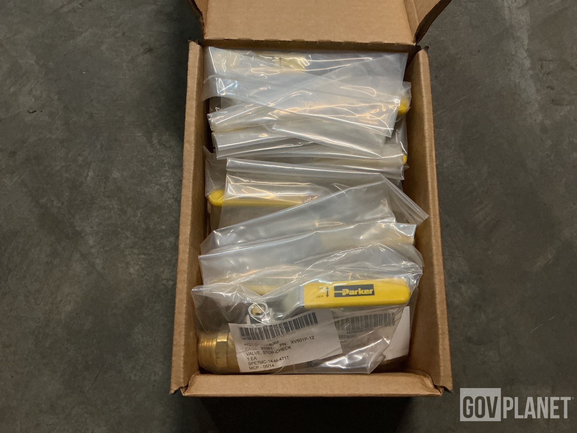 (8) Parker Fluid System Connectors XV501P-12 Stop-Check Valves