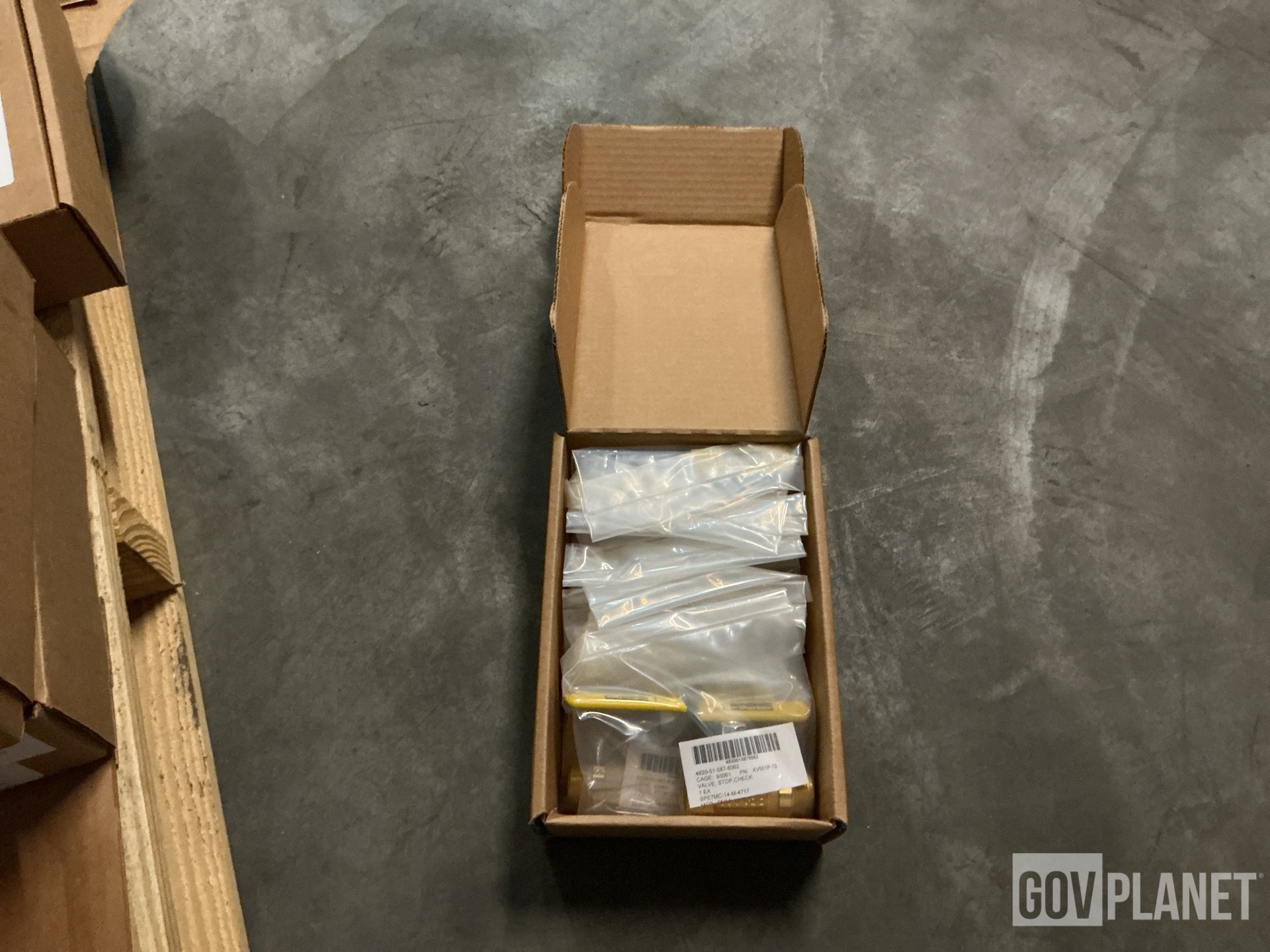 (8) Parker Fluid System Connectors XV501P-12 Stop-Check Valves