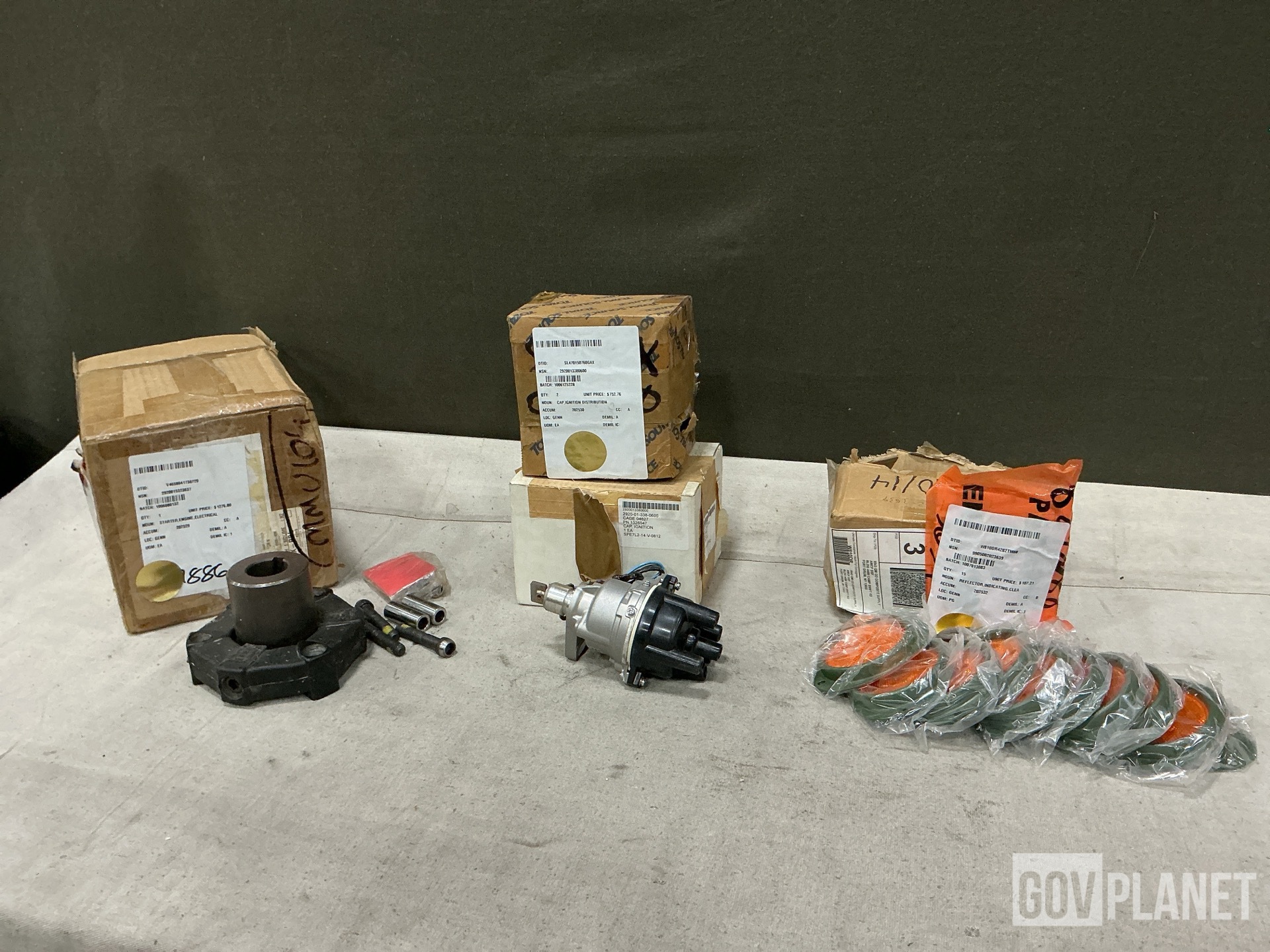 (15) Reflectors, (2) Distributors, (1) Coupling Hub & Assorted Items