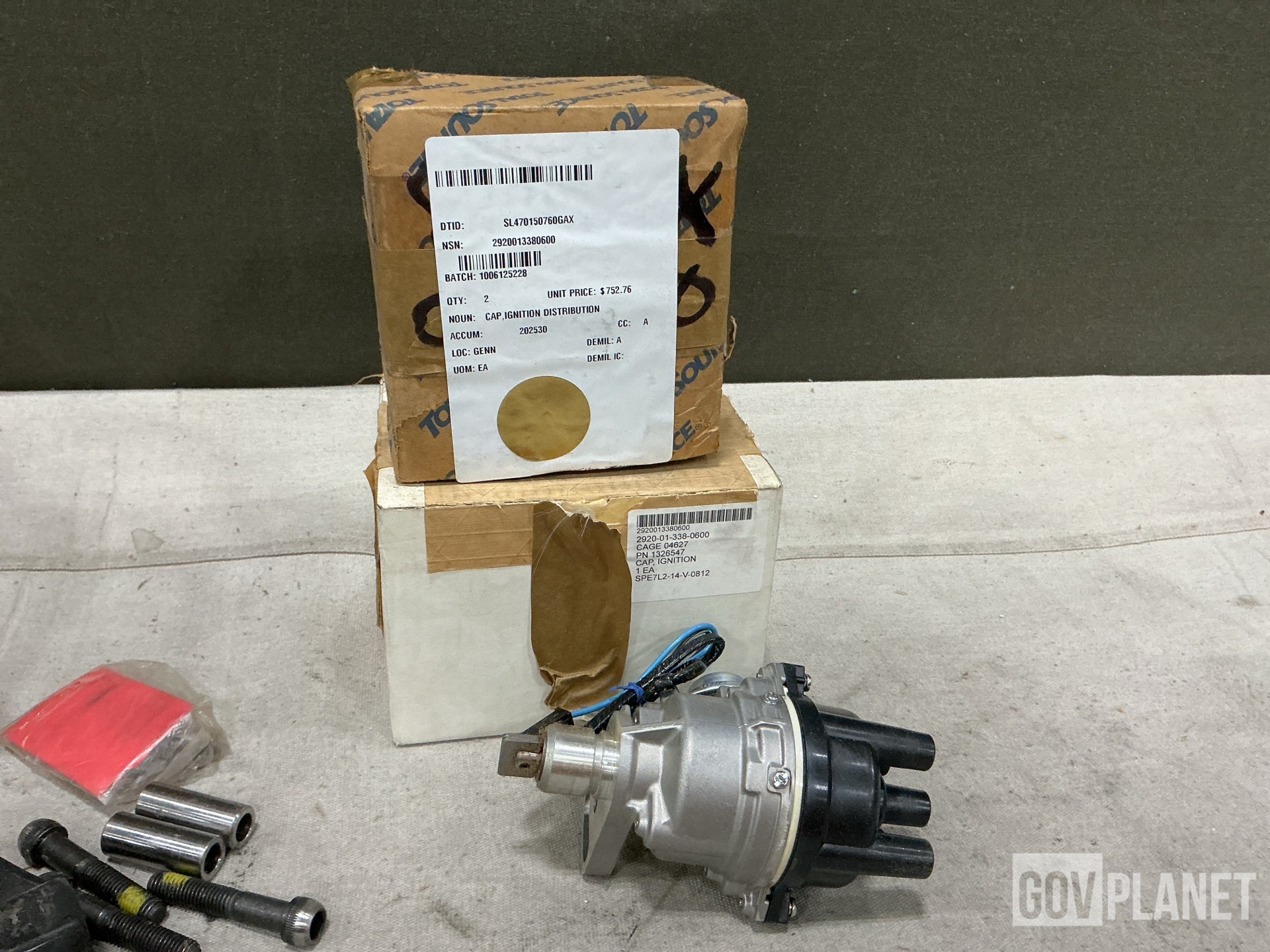 (15) Reflectors, (2) Distributors, (1) Coupling Hub & Assorted Items