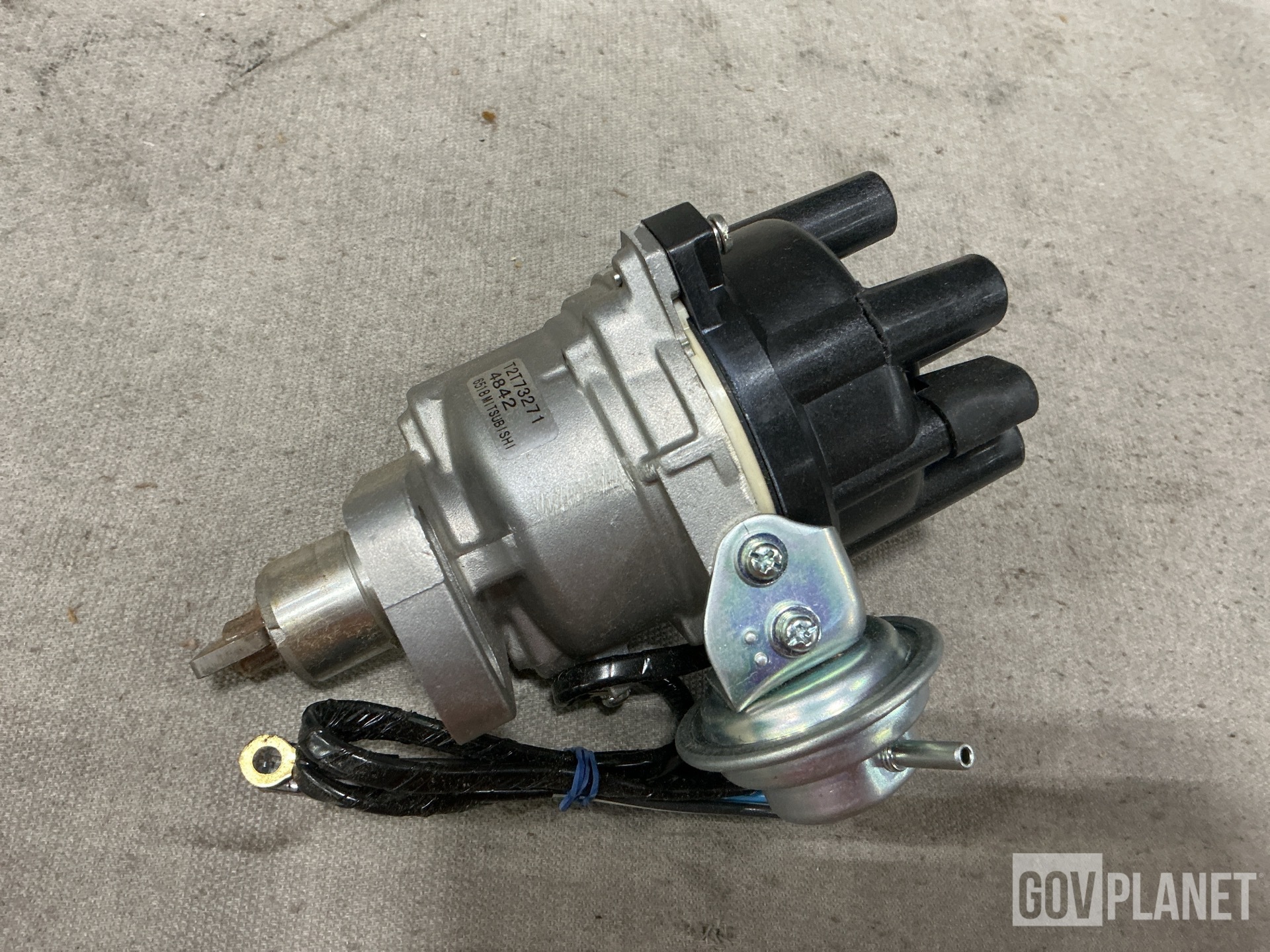 (15) Reflectors, (2) Distributors, (1) Coupling Hub & Assorted Items