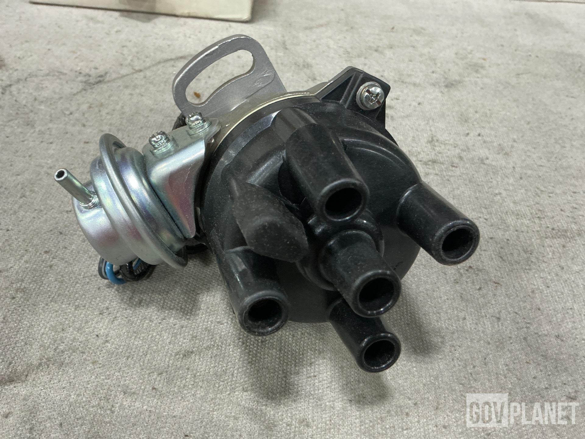 (15) Reflectors, (2) Distributors, (1) Coupling Hub & Assorted Items
