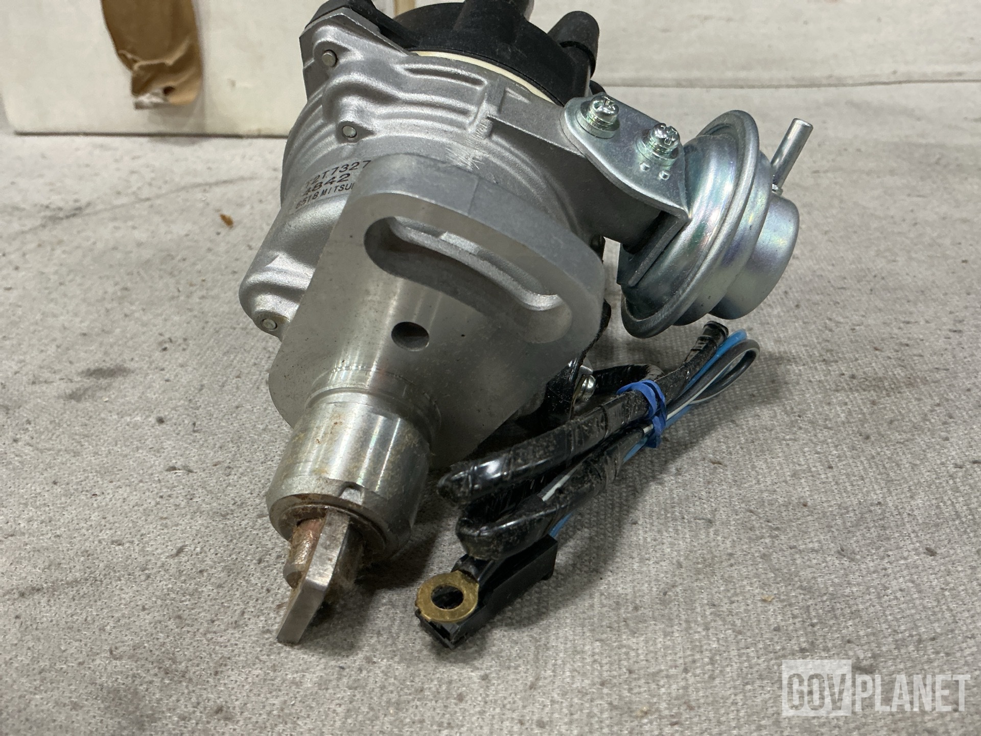 (15) Reflectors, (2) Distributors, (1) Coupling Hub & Assorted Items