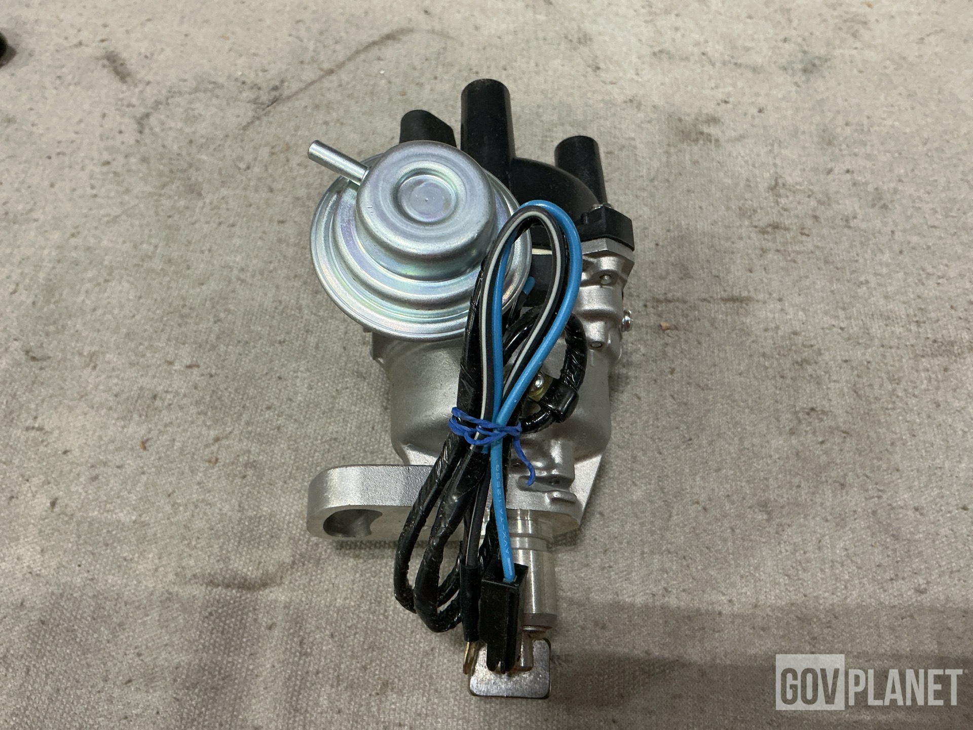 (15) Reflectors, (2) Distributors, (1) Coupling Hub & Assorted Items