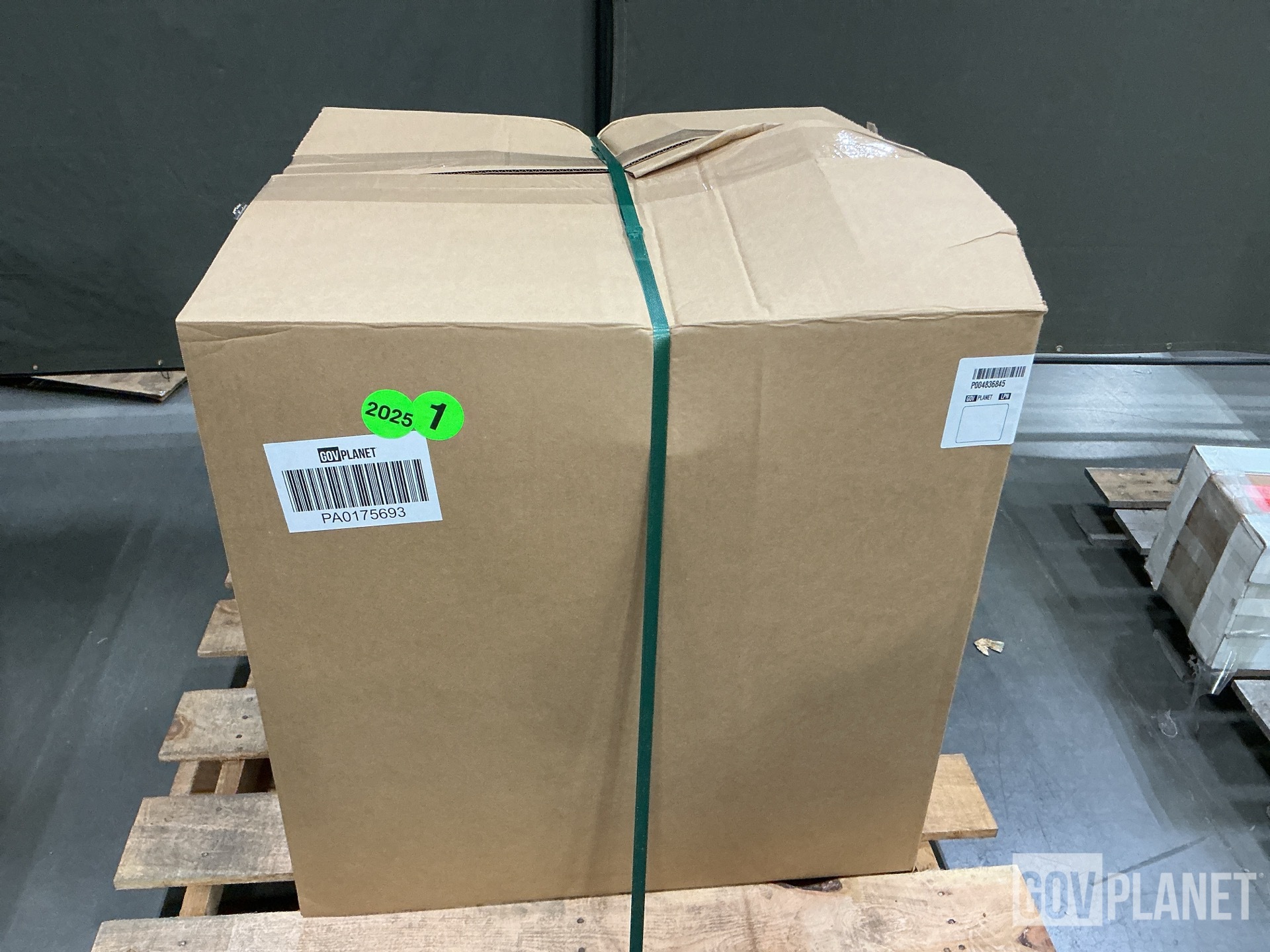 (15) Reflectors, (2) Distributors, (1) Coupling Hub & Assorted Items
