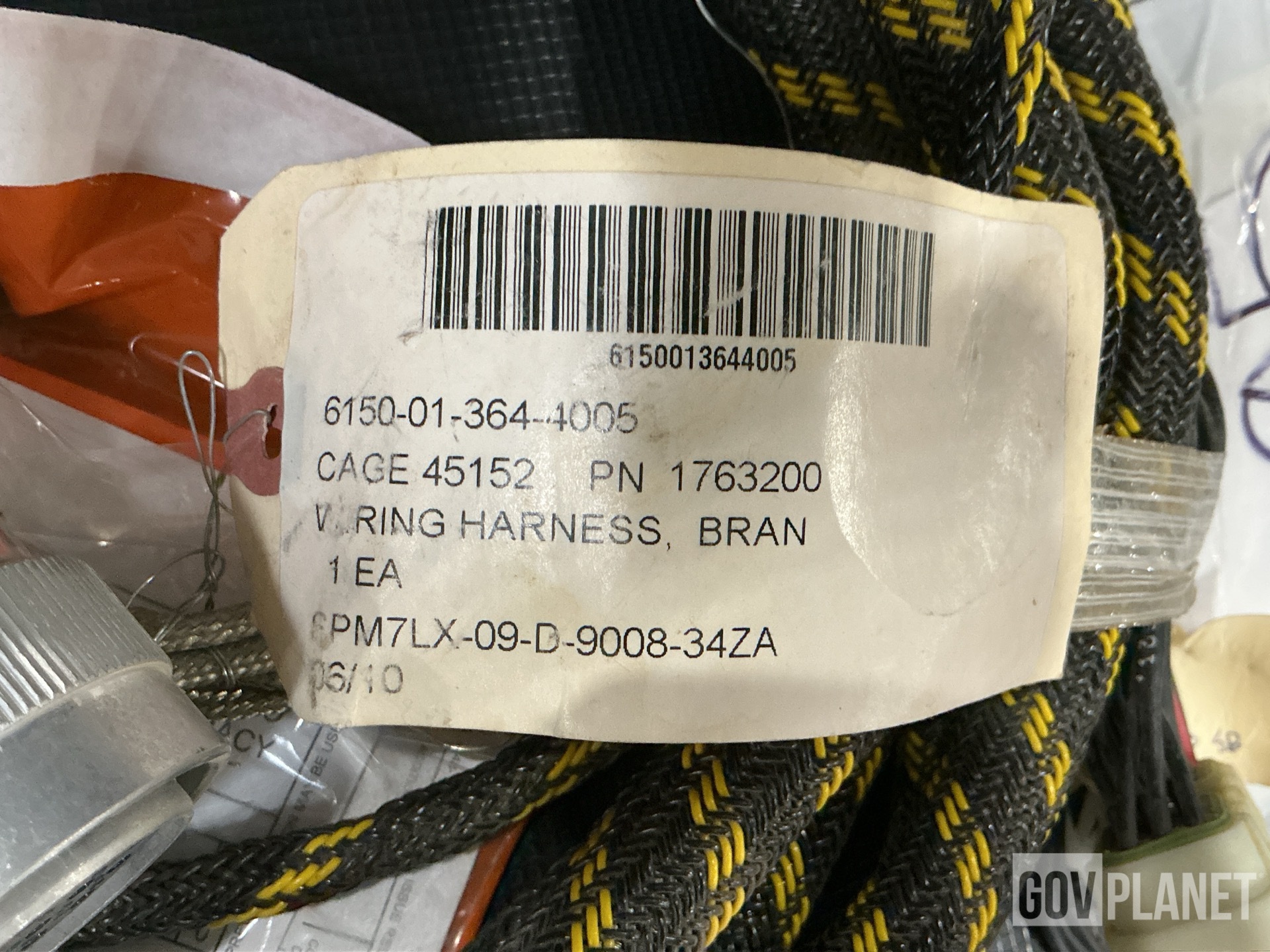 (2) Wiring Harnesses, (536) Screws, (5) Access Covers & Assorted Items