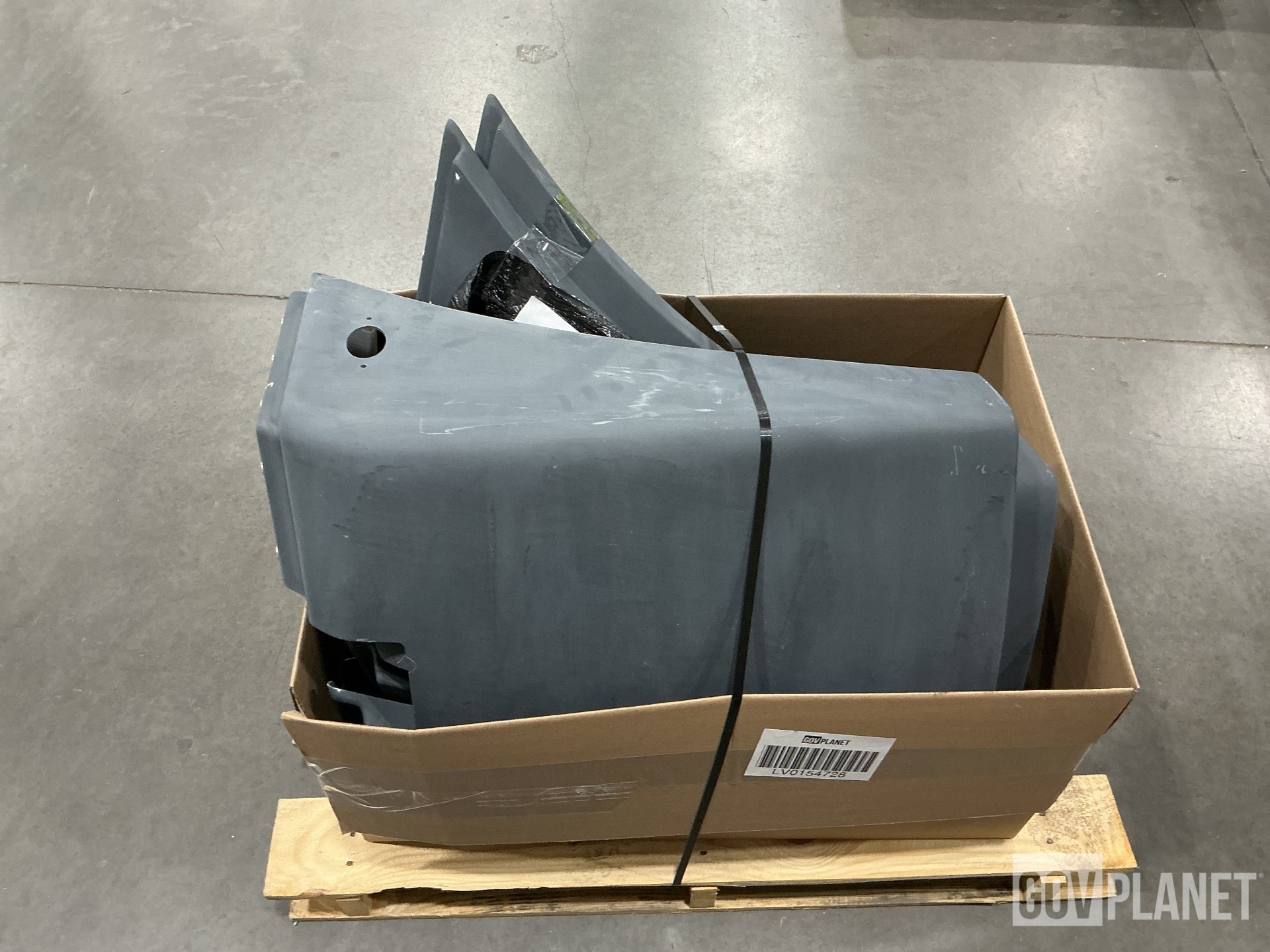 (8) Daimler A22-32896-003 Vehicular Fenders