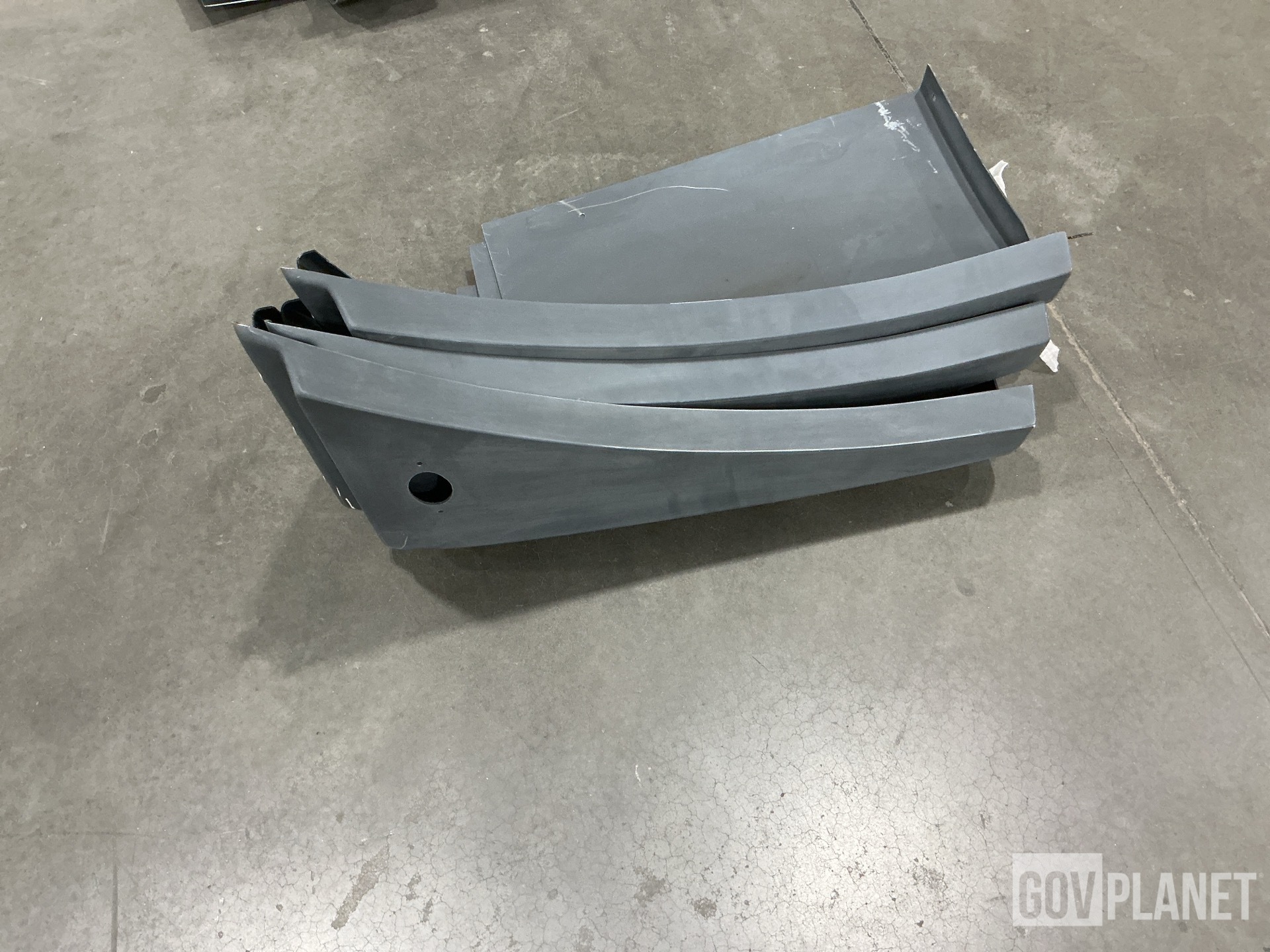 (8) Daimler A22-32896-003 Vehicular Fenders