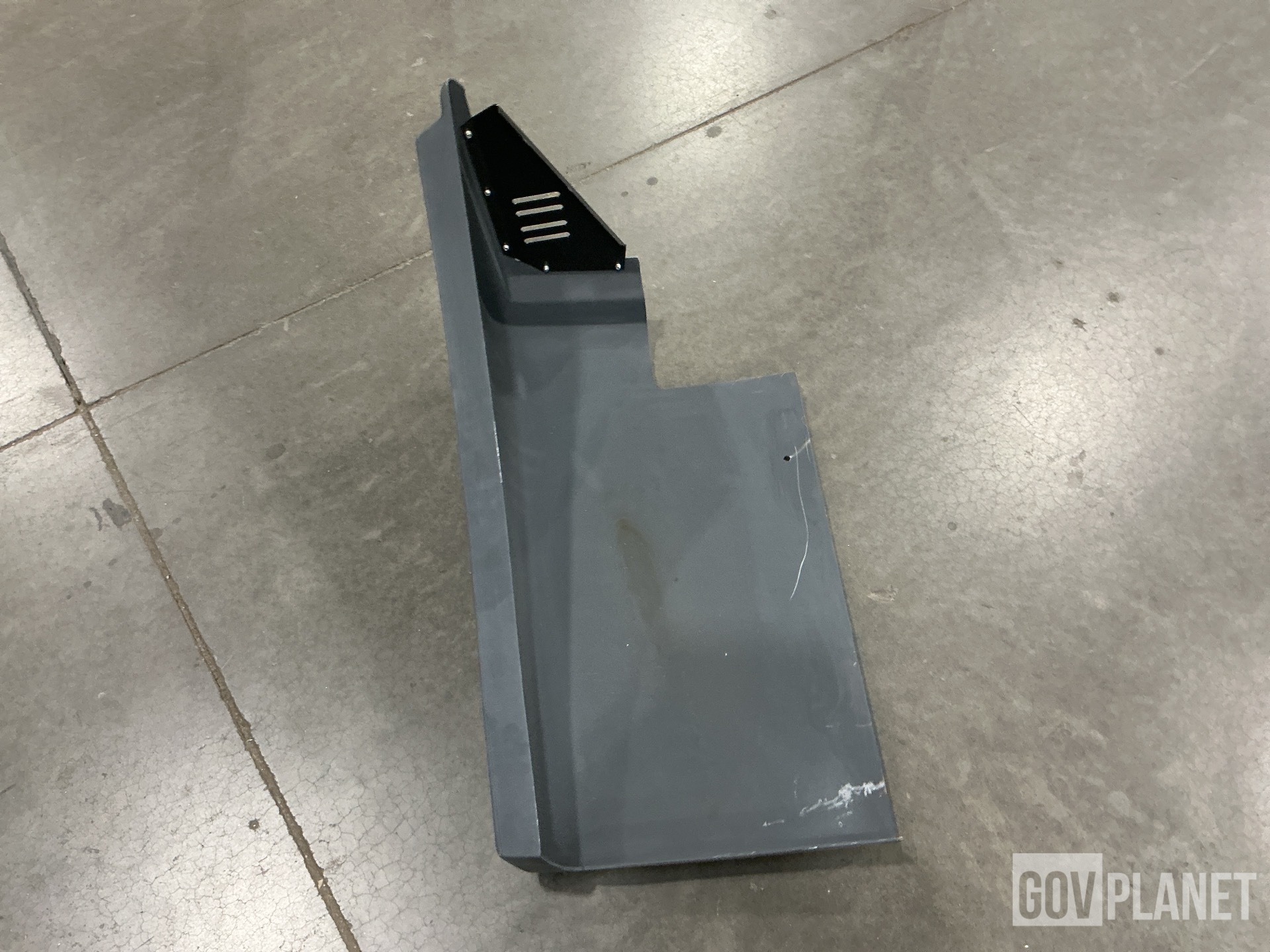(8) Daimler A22-32896-003 Vehicular Fenders