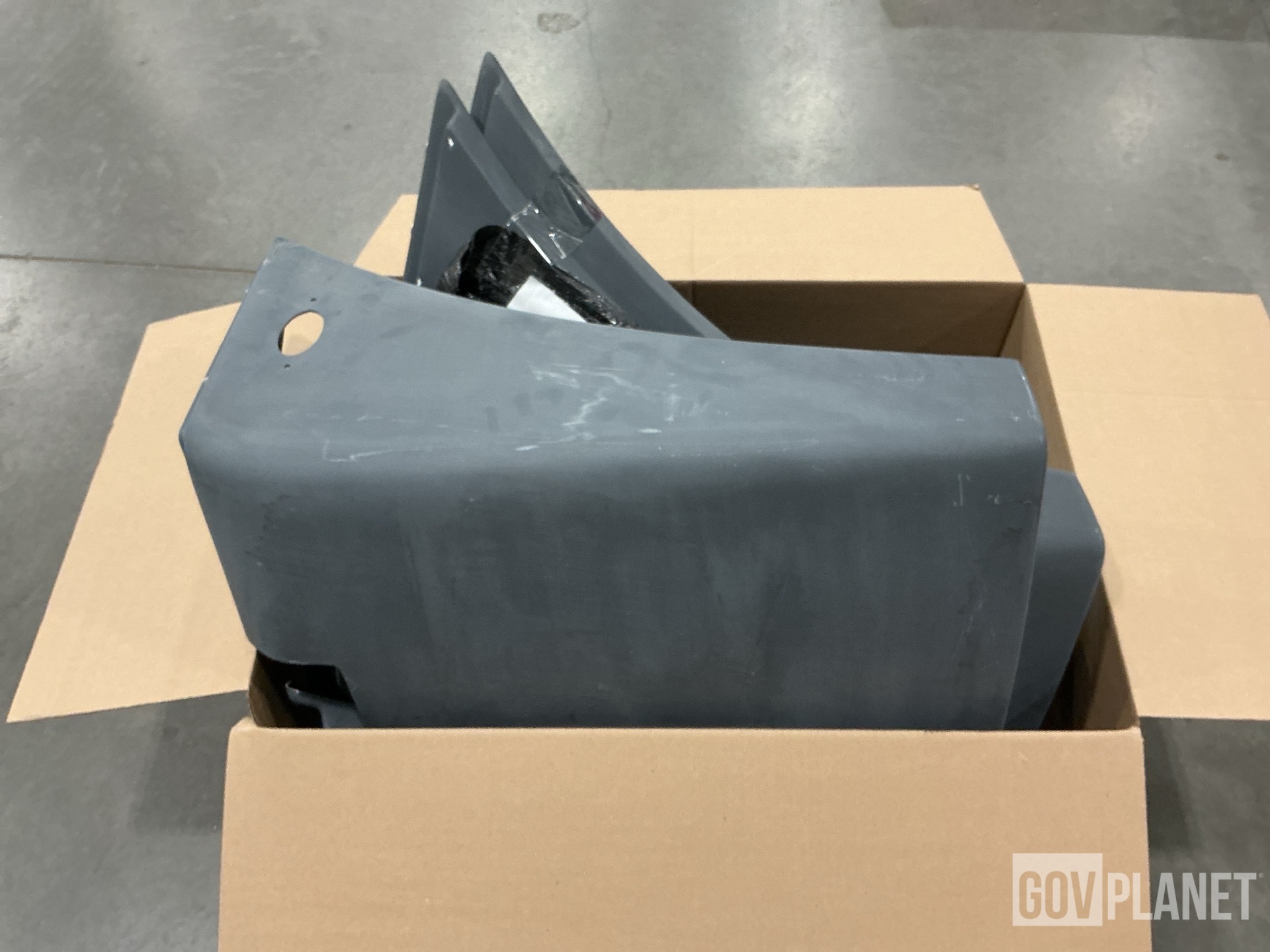 (8) Daimler A22-32896-003 Vehicular Fenders