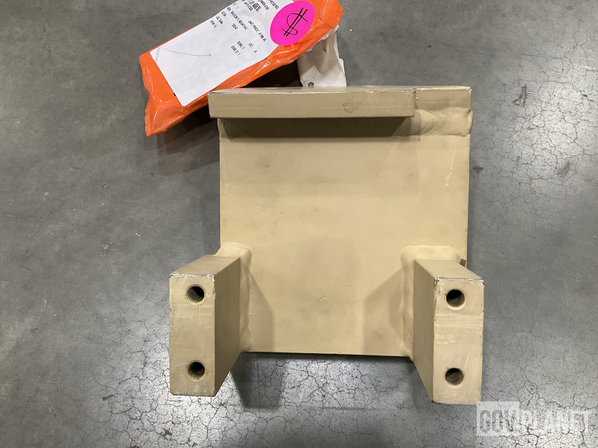 (11) Mounting Brackets, (2) Hydraulic Cylinders, (5) Pulleys & Assorted Items