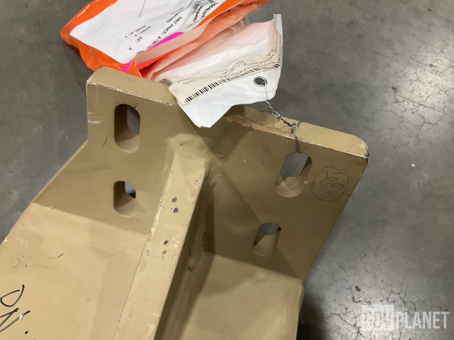 (11) Mounting Brackets, (2) Hydraulic Cylinders, (5) Pulleys & Assorted Items