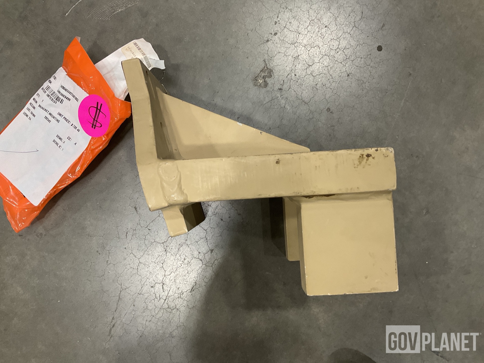 (11) Mounting Brackets, (2) Hydraulic Cylinders, (5) Pulleys & Assorted Items
