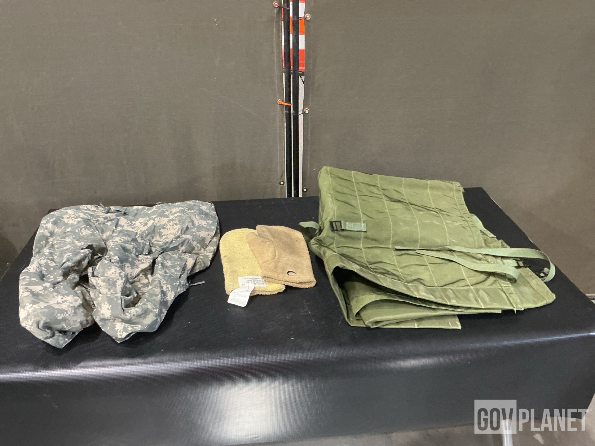 (4) Canvas Bags, (60) Heat Protective Mittens & Assorted Items
