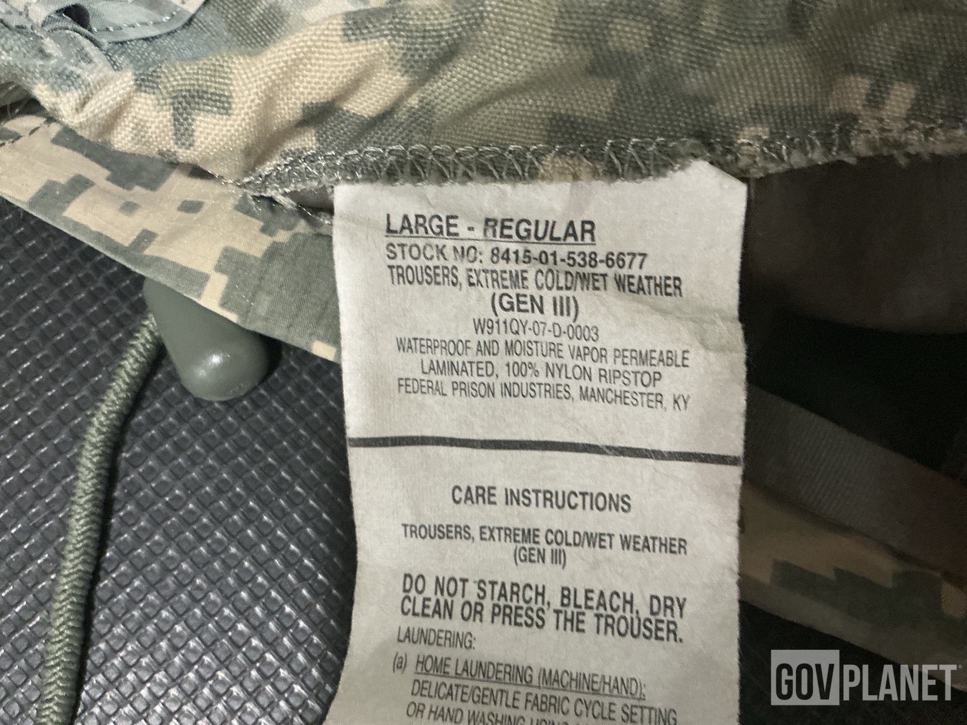 (4) Canvas Bags, (60) Heat Protective Mittens & Assorted Items