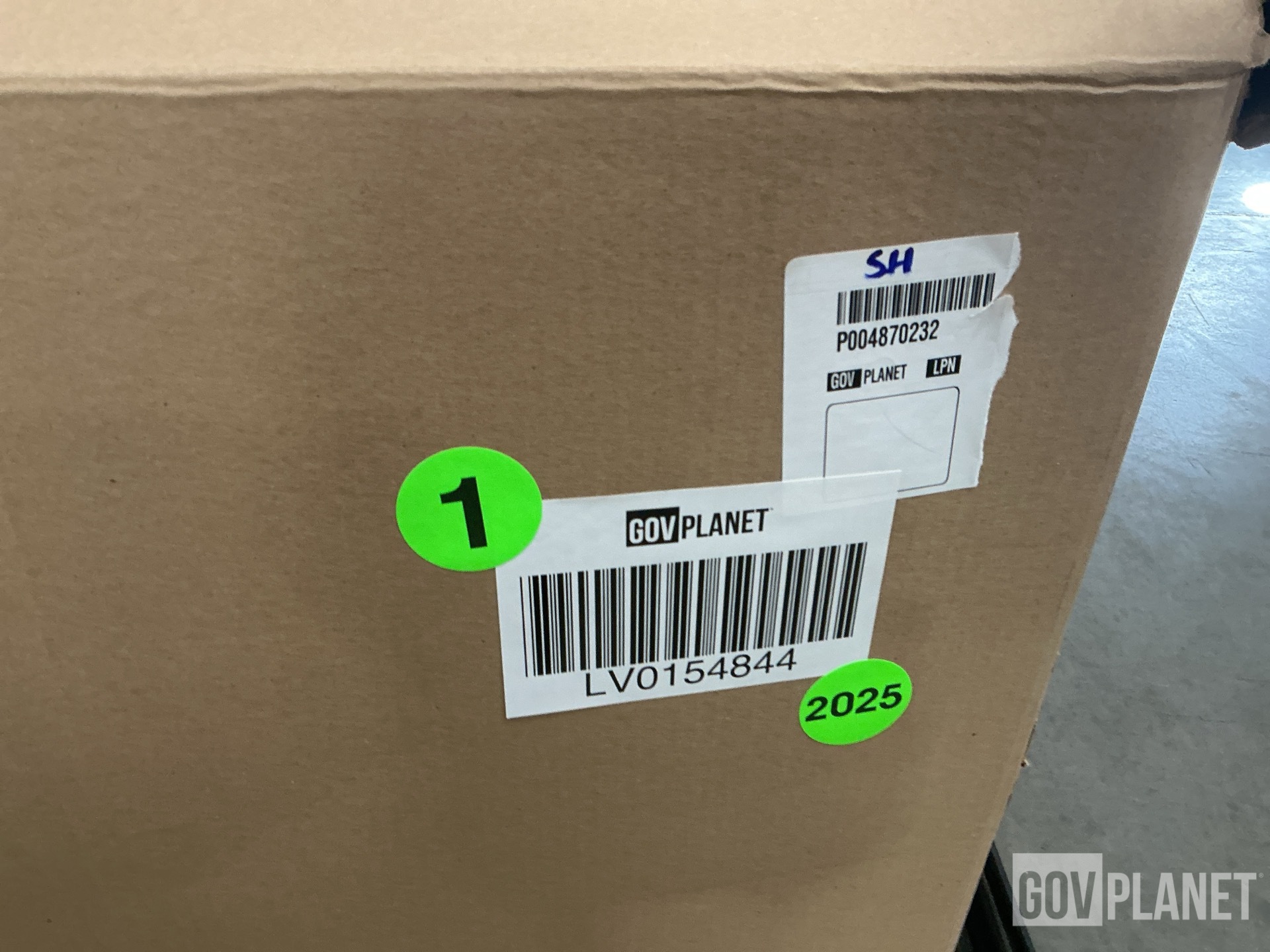 (4) Canvas Bags, (60) Heat Protective Mittens & Assorted Items