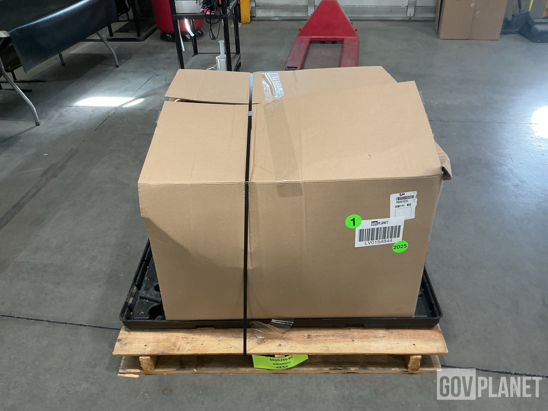 (4) Canvas Bags, (60) Heat Protective Mittens & Assorted Items