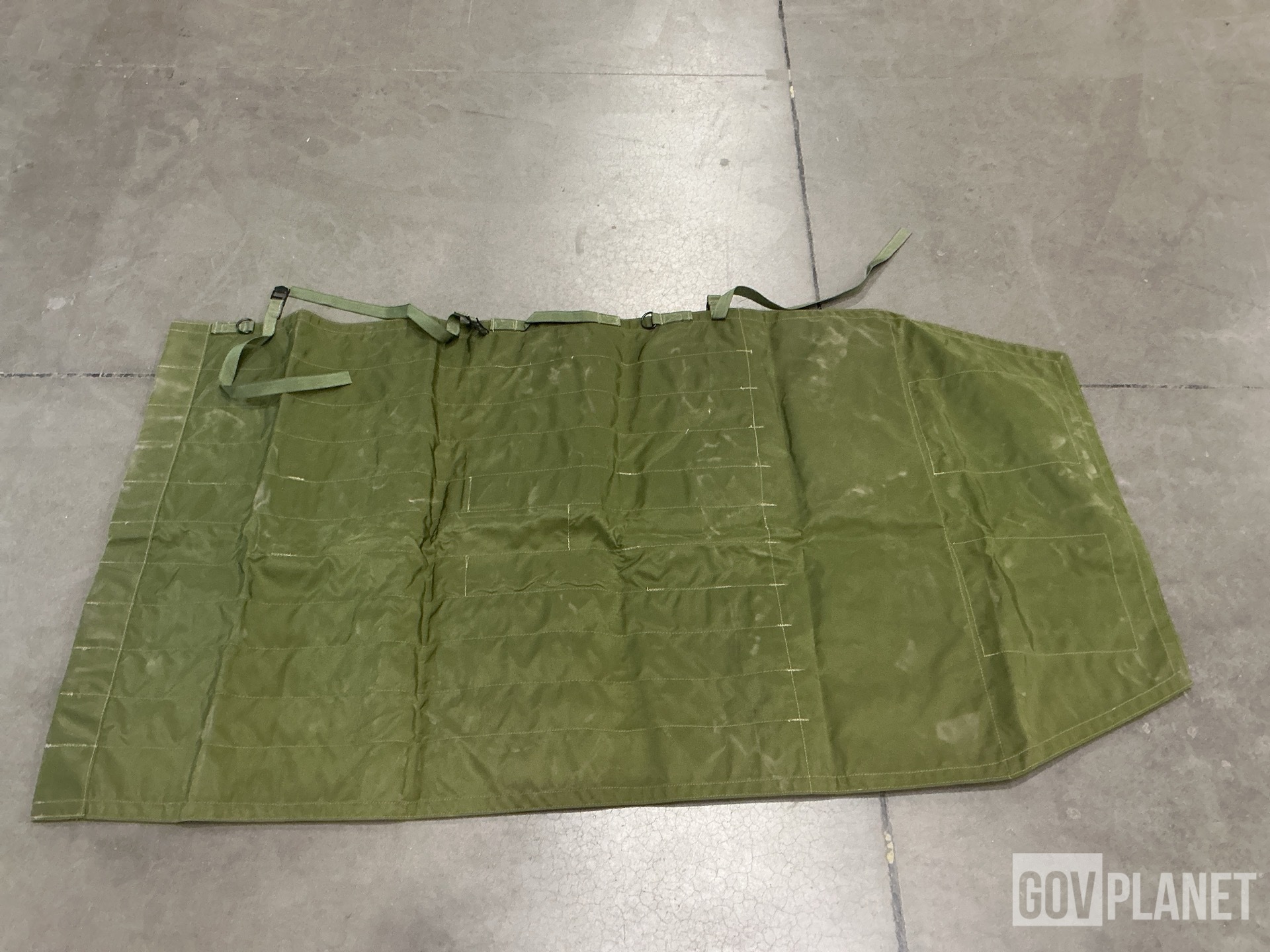 (4) Canvas Bags, (60) Heat Protective Mittens & Assorted Items