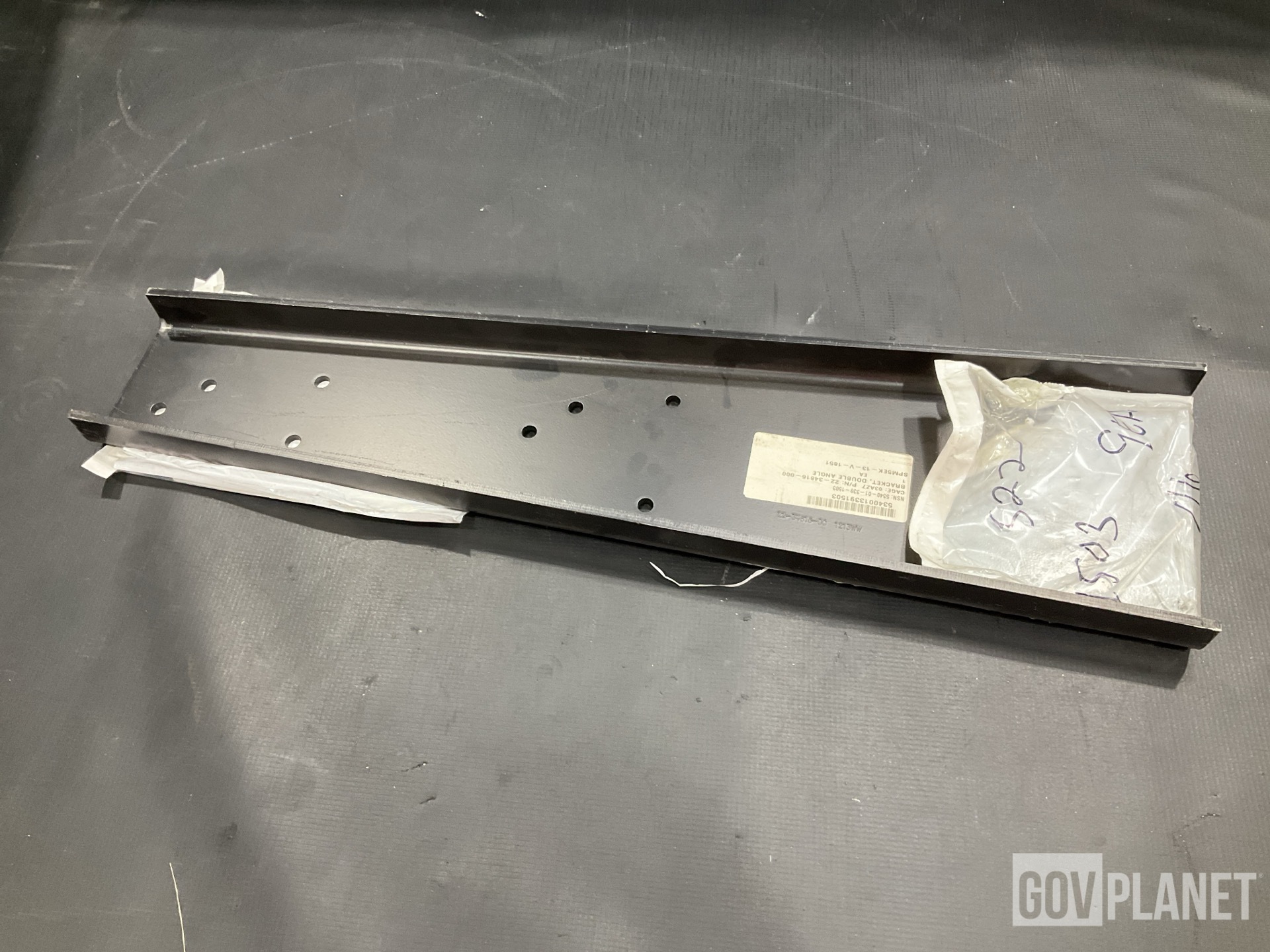(7) Seal Parts Kits, (5) Double Brackets, (28) Mounting Plates & Assorted Items