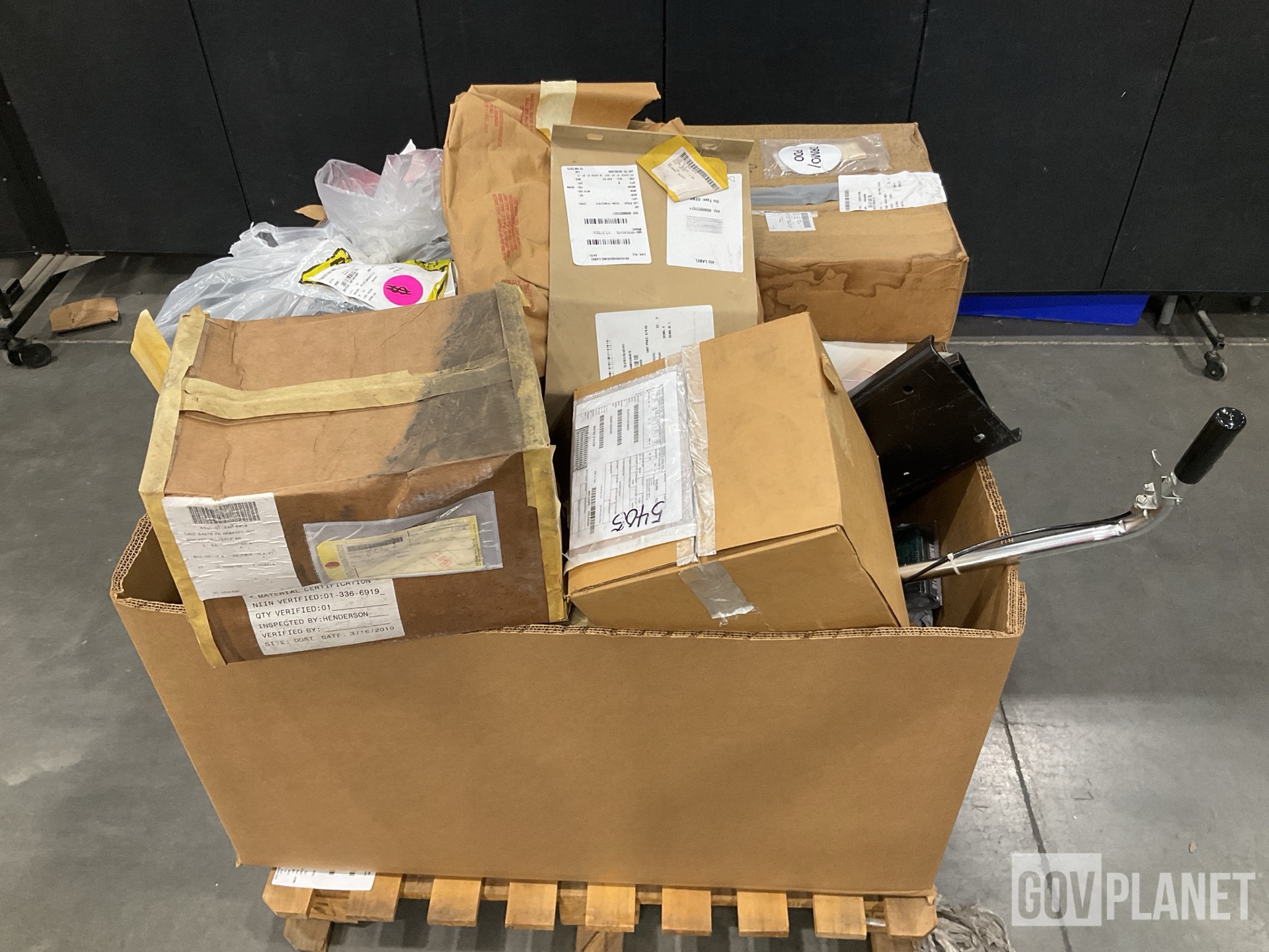 (7) Seal Parts Kits, (5) Double Brackets, (28) Mounting Plates & Assorted Items