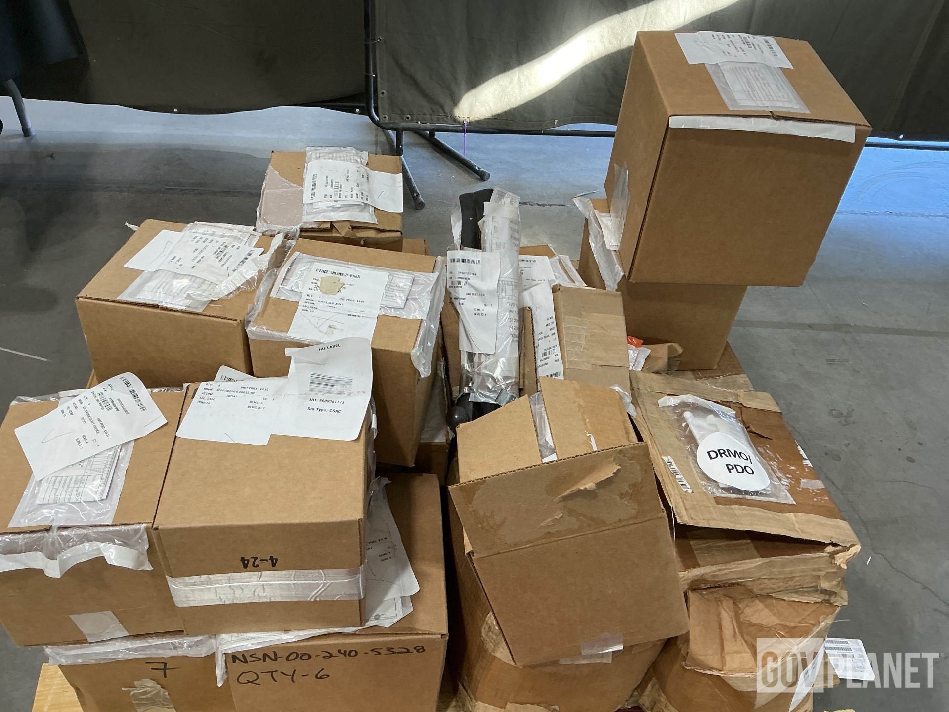 (267) Flat Washers, (22) Loop Clamps, (7) Key Sets & Assorted Items