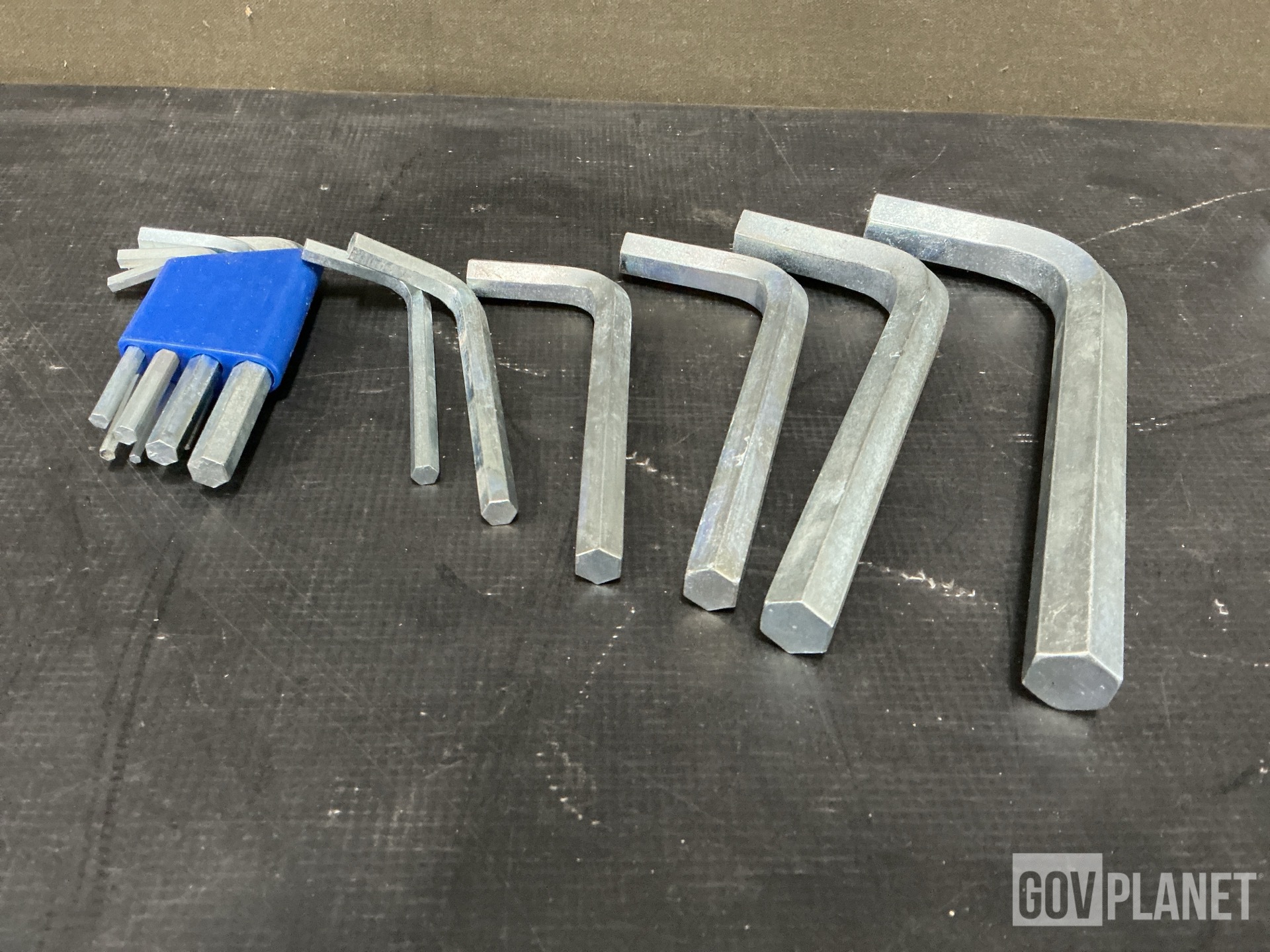 (267) Flat Washers, (22) Loop Clamps, (7) Key Sets & Assorted Items