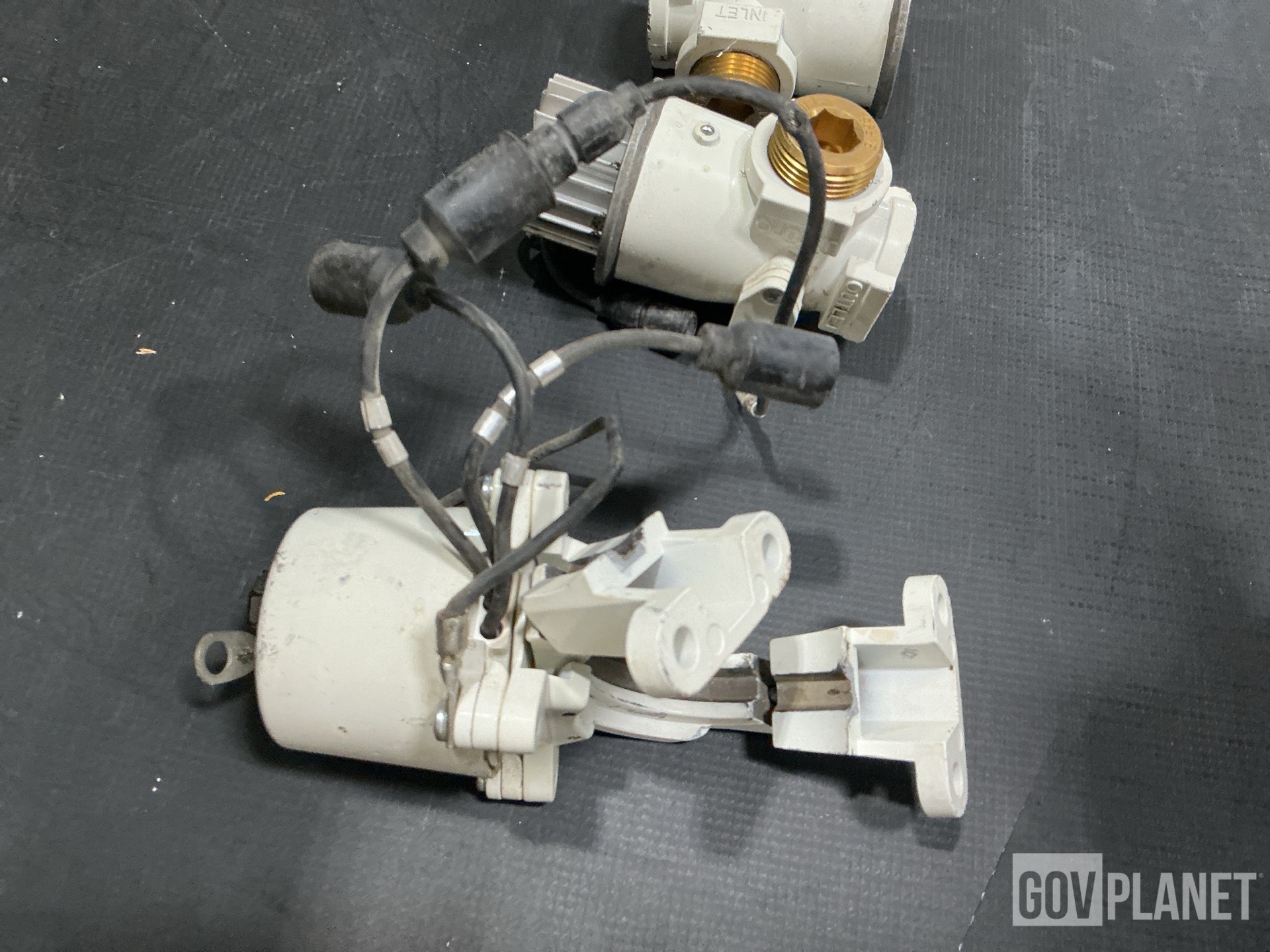 (1) Access Cover, (1) Air Filter Unit, (1) Drum Winch & Assorted Items