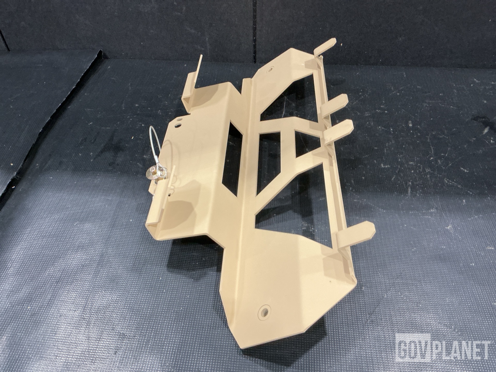 (5) Cable Assemblies, (4) Brackets, (16) Locking Plates & Assorted Items