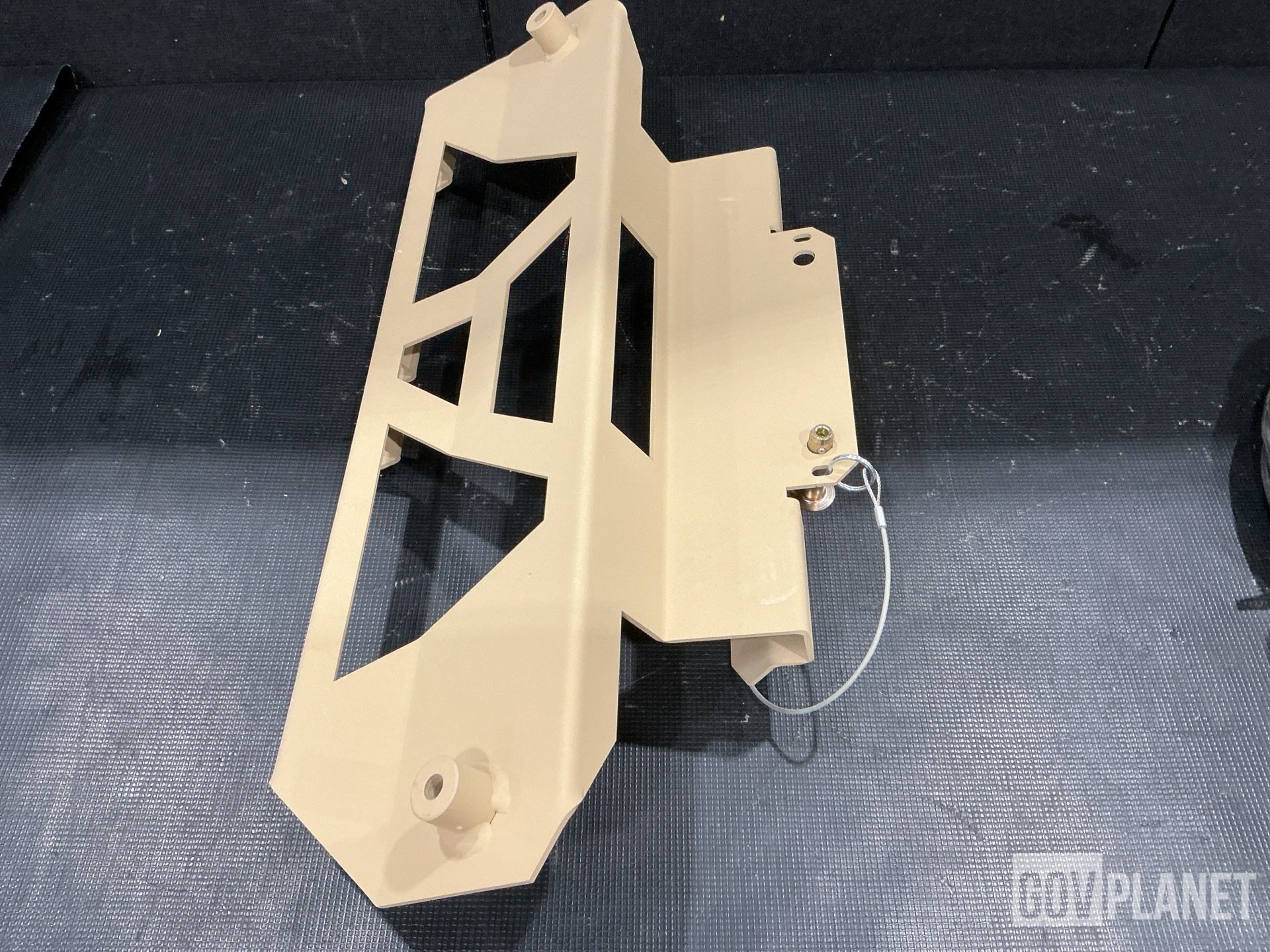 (5) Cable Assemblies, (4) Brackets, (16) Locking Plates & Assorted Items
