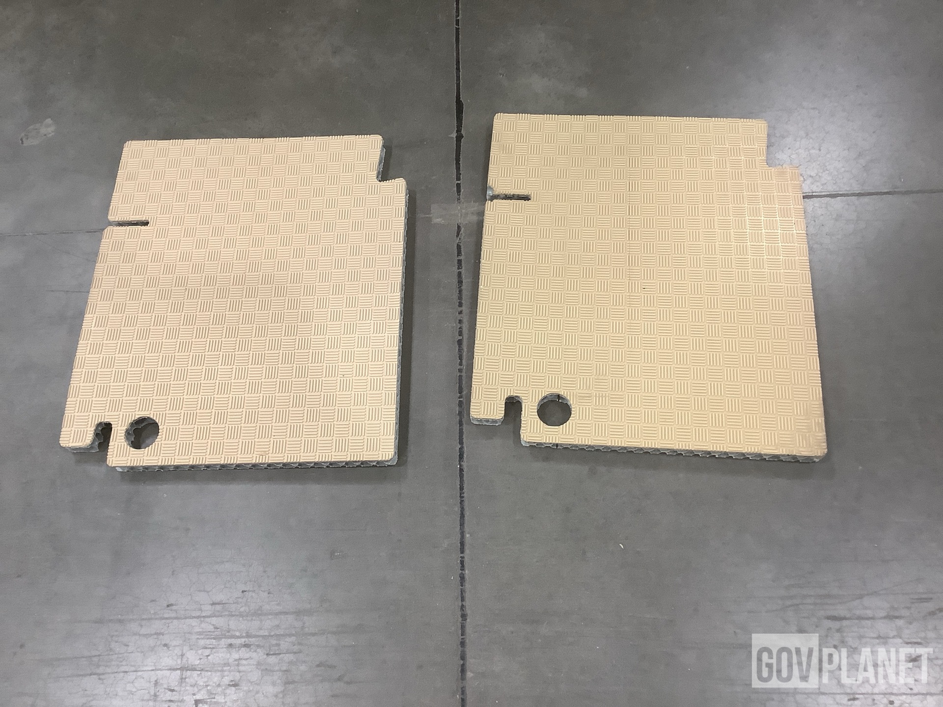 (19) Skydex 3954166 Floor Mats