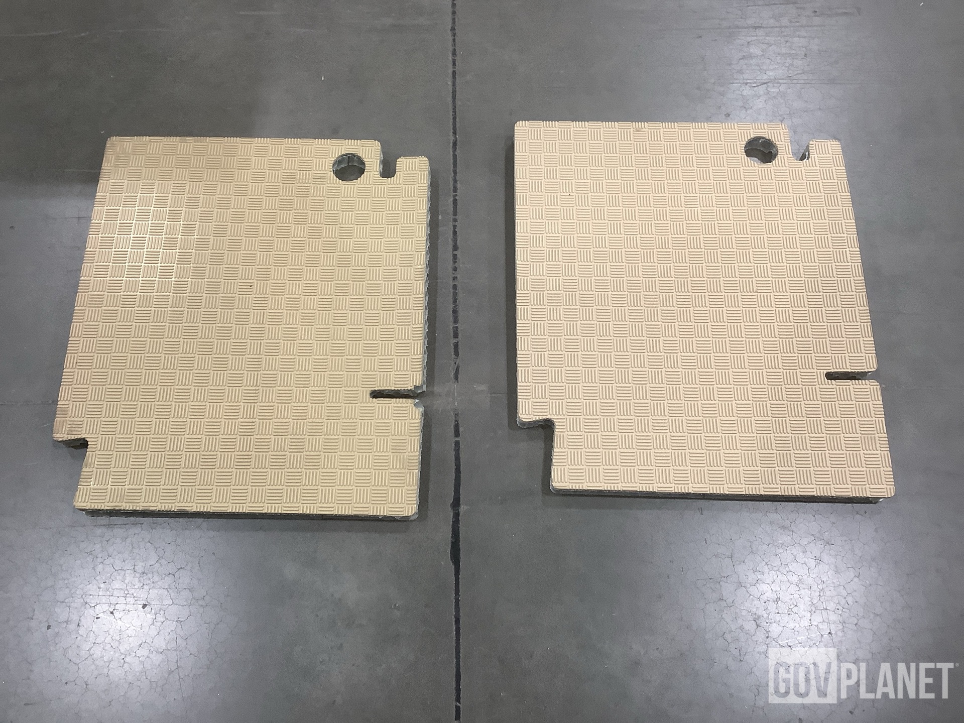 (19) Skydex 3954166 Floor Mats