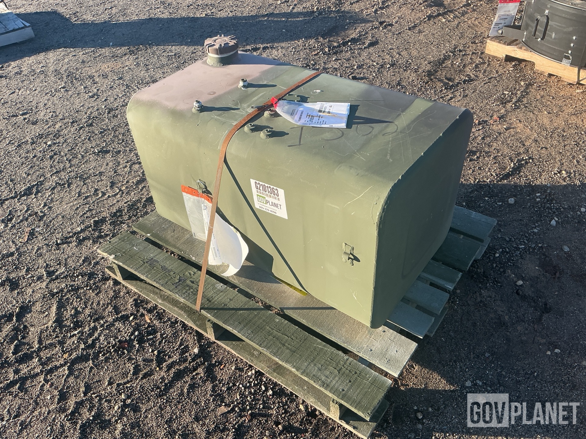 Oshkosh 3199714 Engine Fuel Tank
