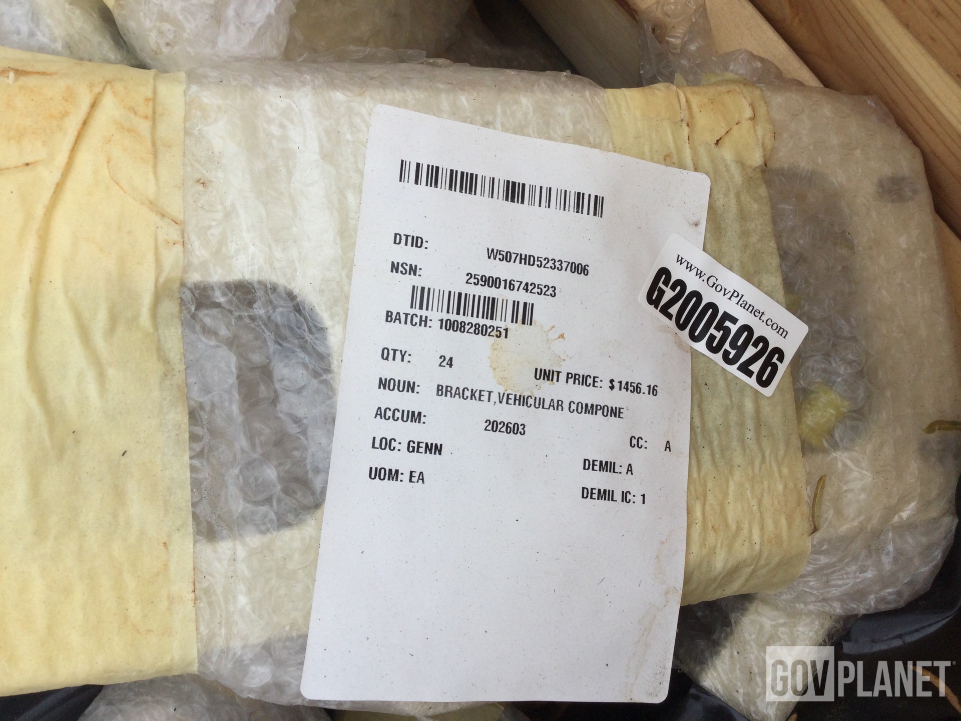 (24) 12590845 Vehicular Components Brackets