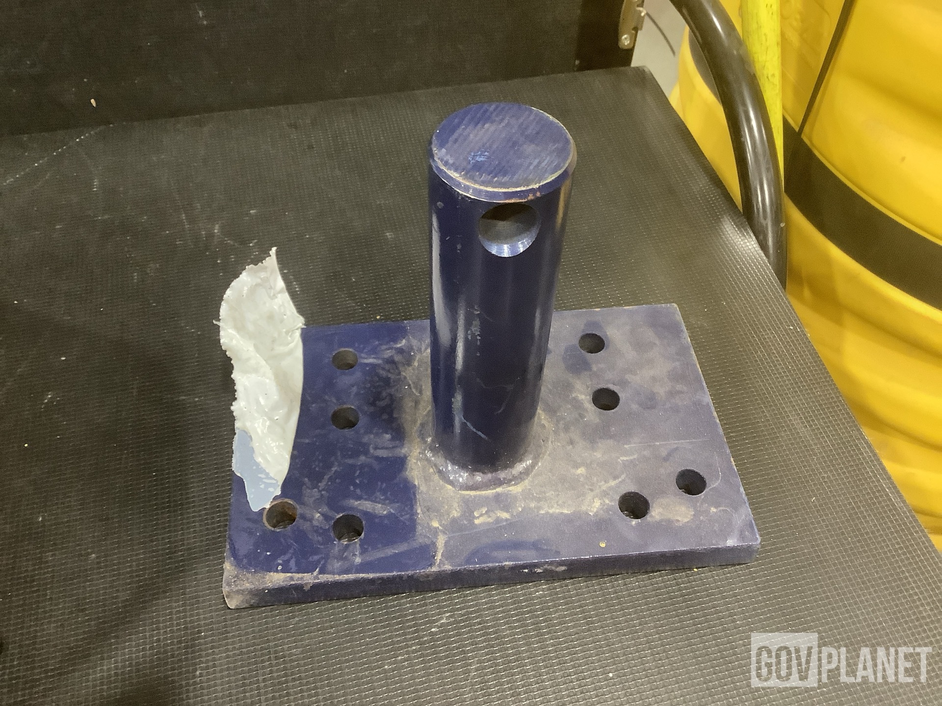 (1) Vehicular Maintenance Kit, (1) Mounting Plate & Assorted Items
