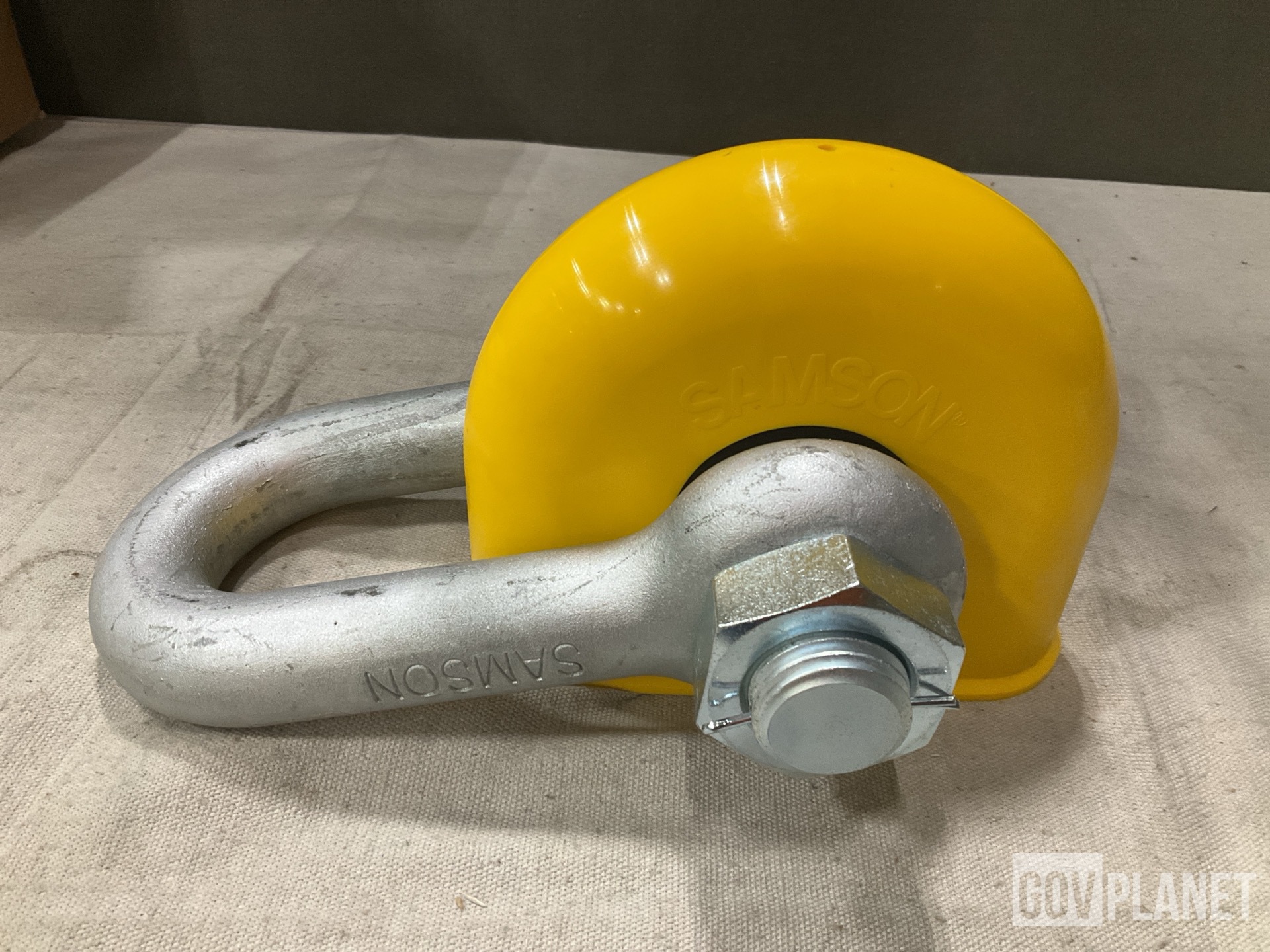 (17) Ocean Products Research 964-1120 Shackles
