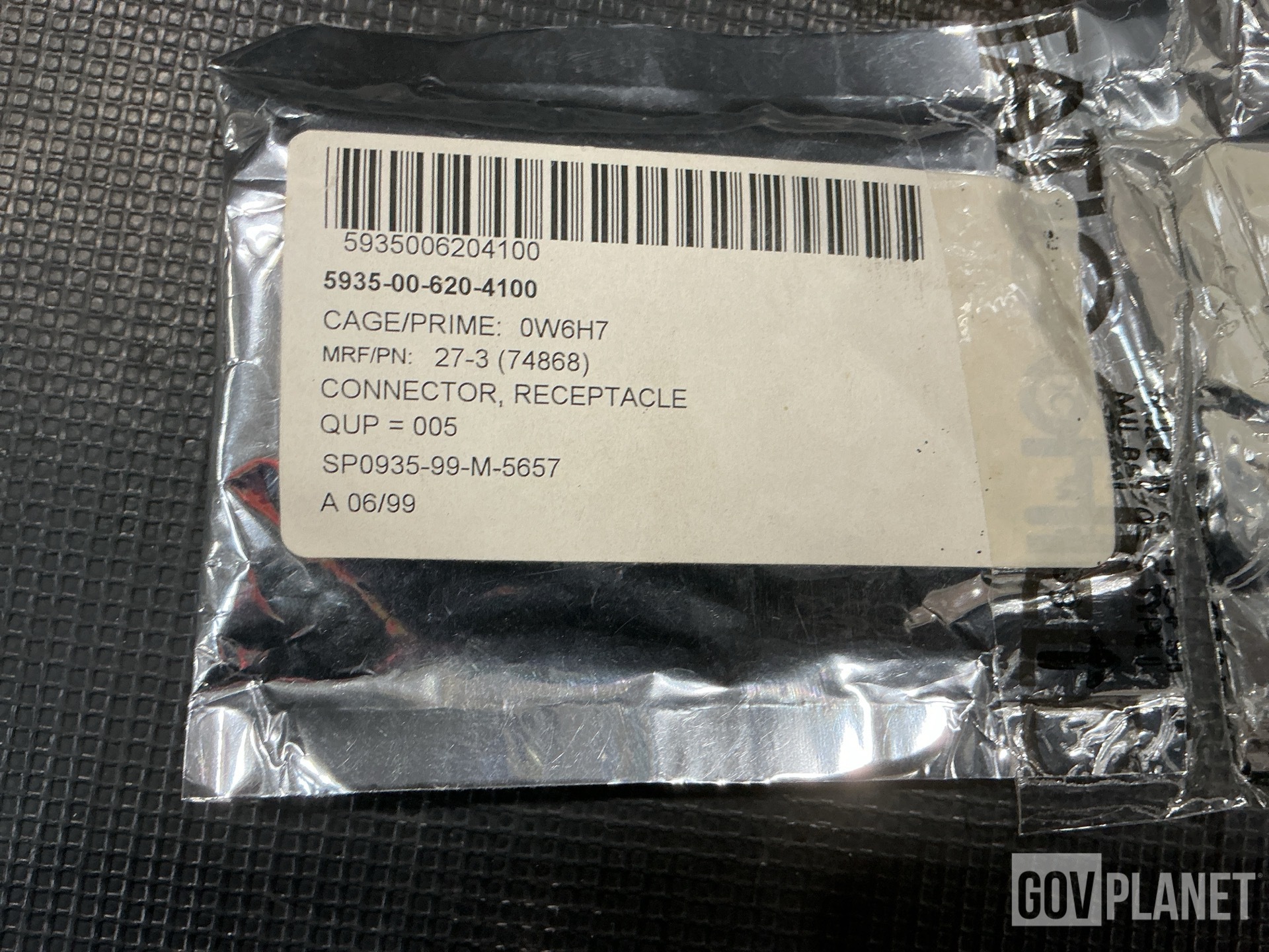 (22) Receptacle Connectors, (1) Mechanical Drive Housing & Assorted Items