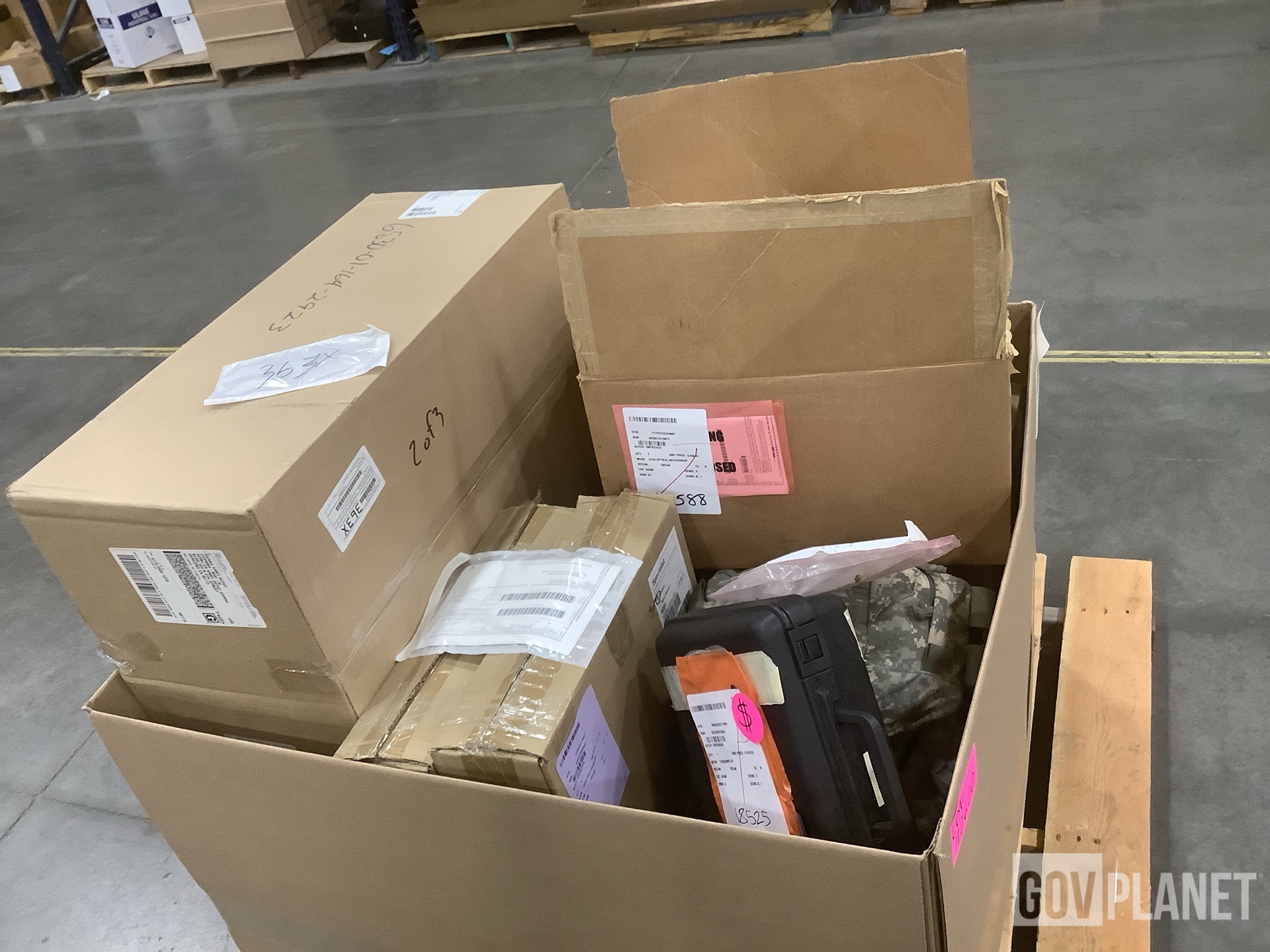 (1) Ball Carrier Screw, (1) Tensiometer, (3) Storage Cases & Assorted Items