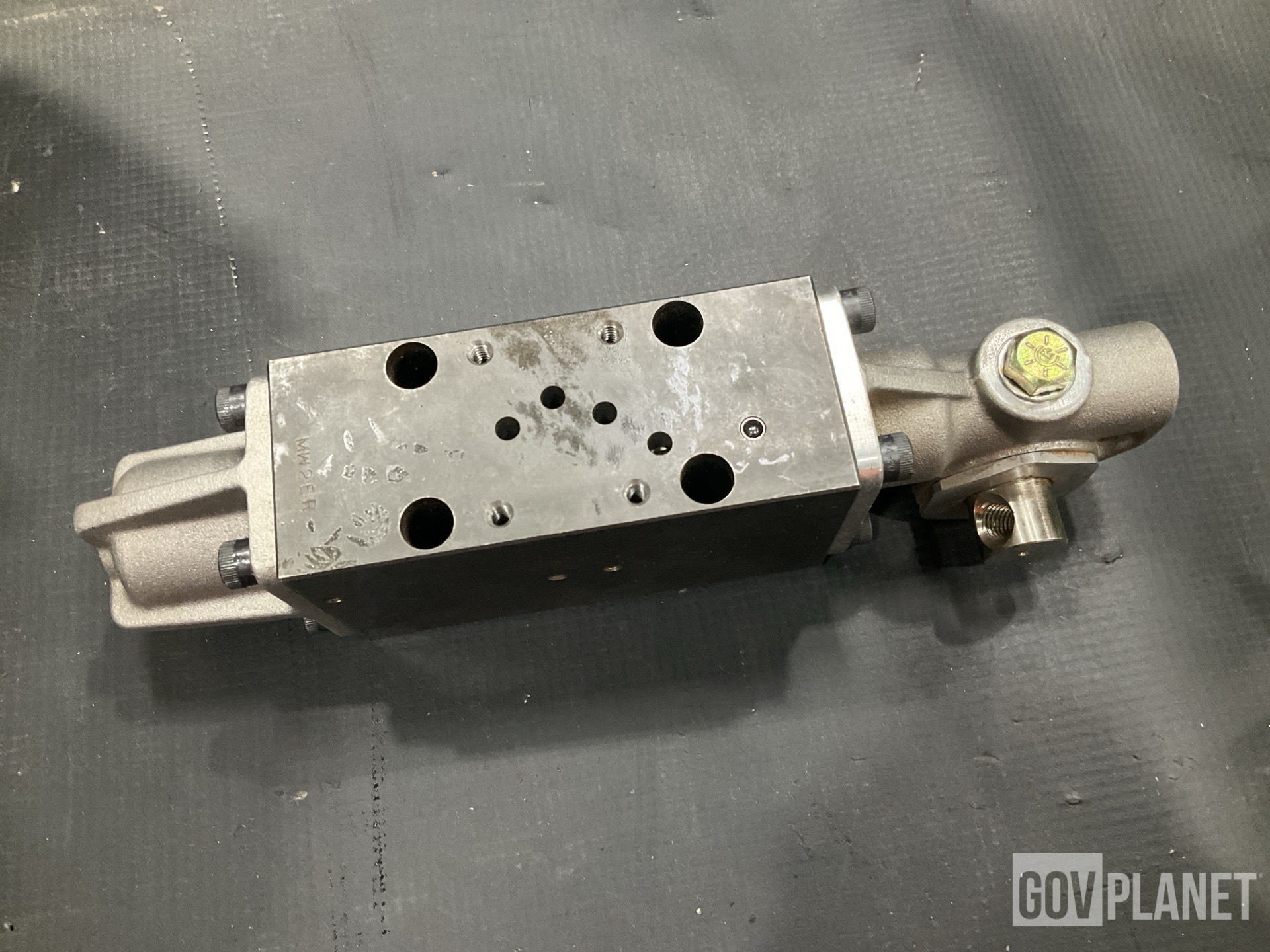 Parker-Hannifin 85599-23P Directional Control Linear Valve