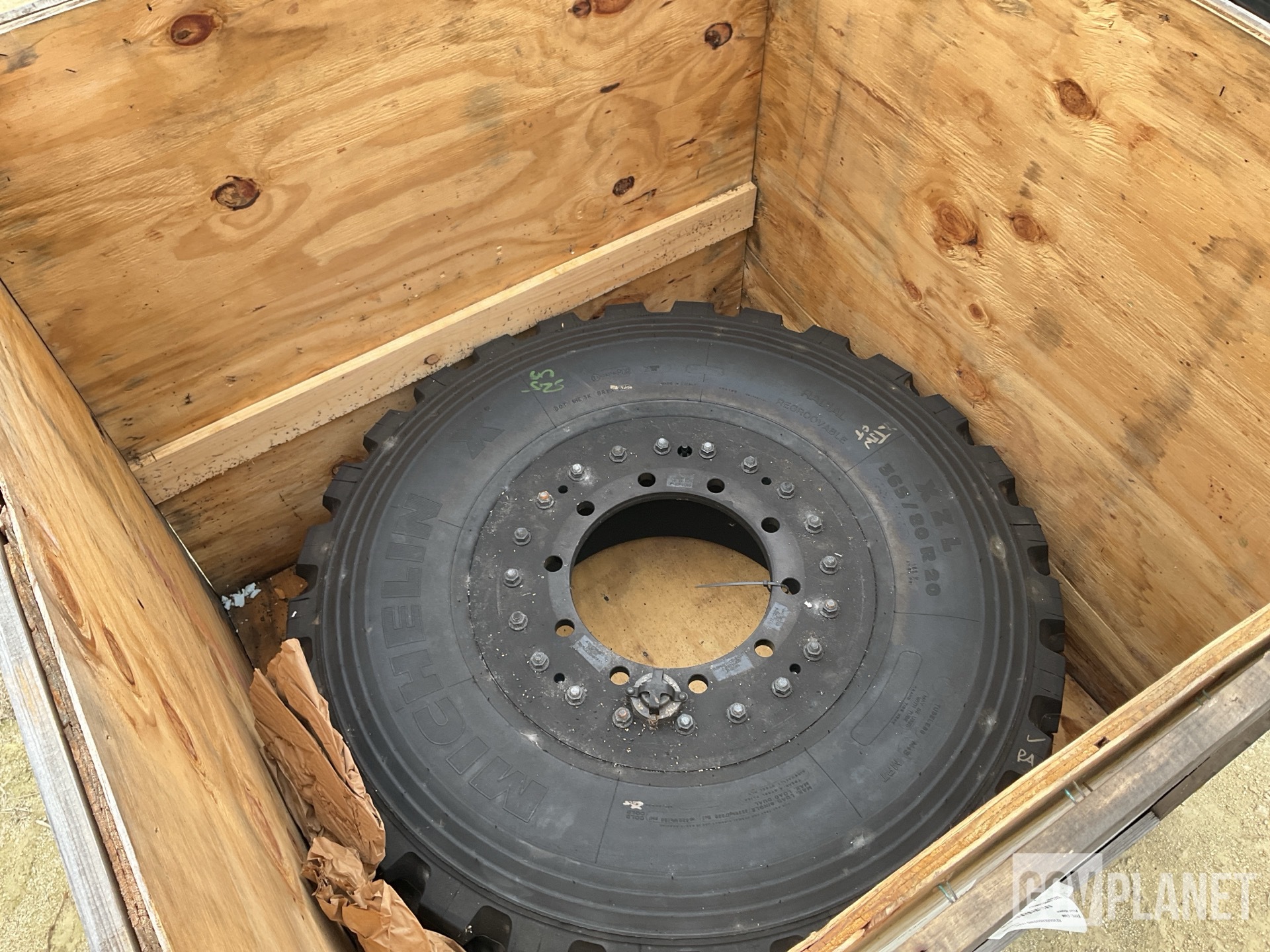 Oshkosh 12605570 Spare Tire Assembly