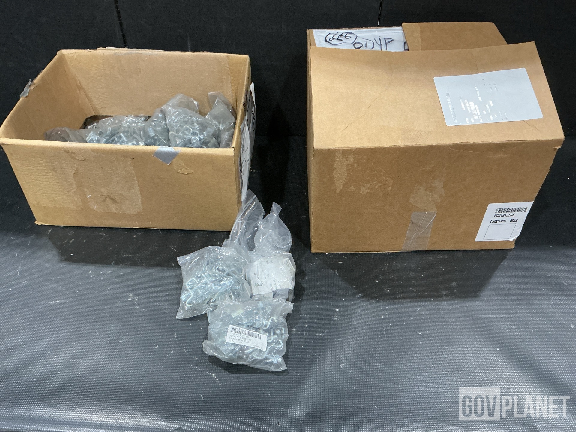(513) Farr 042586-000 Fasteners