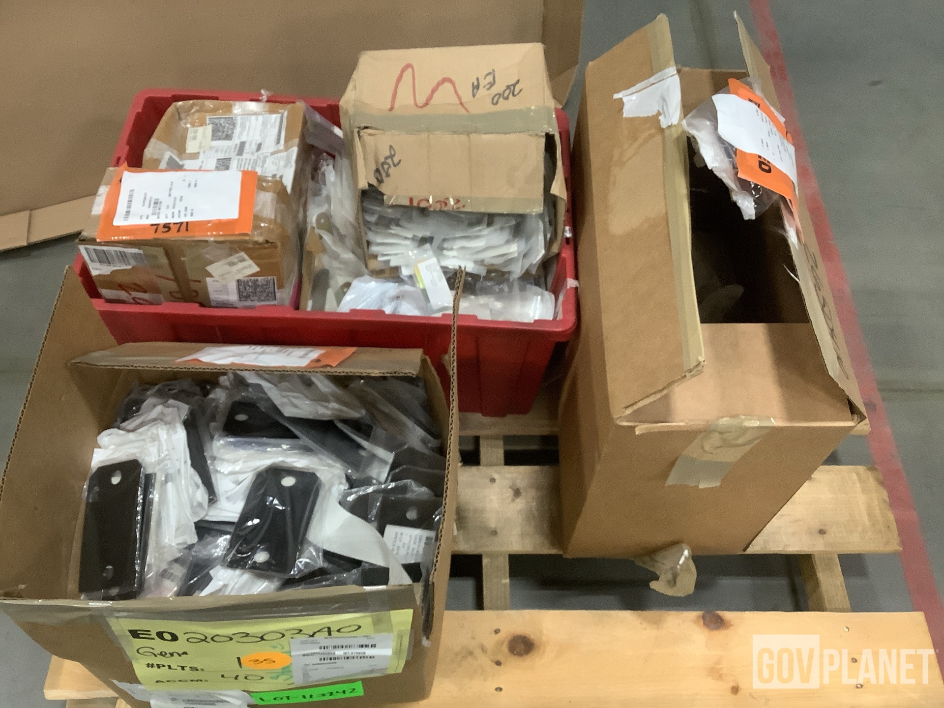 (6,500) Washers & (2,258) Assorted Plate Spacers