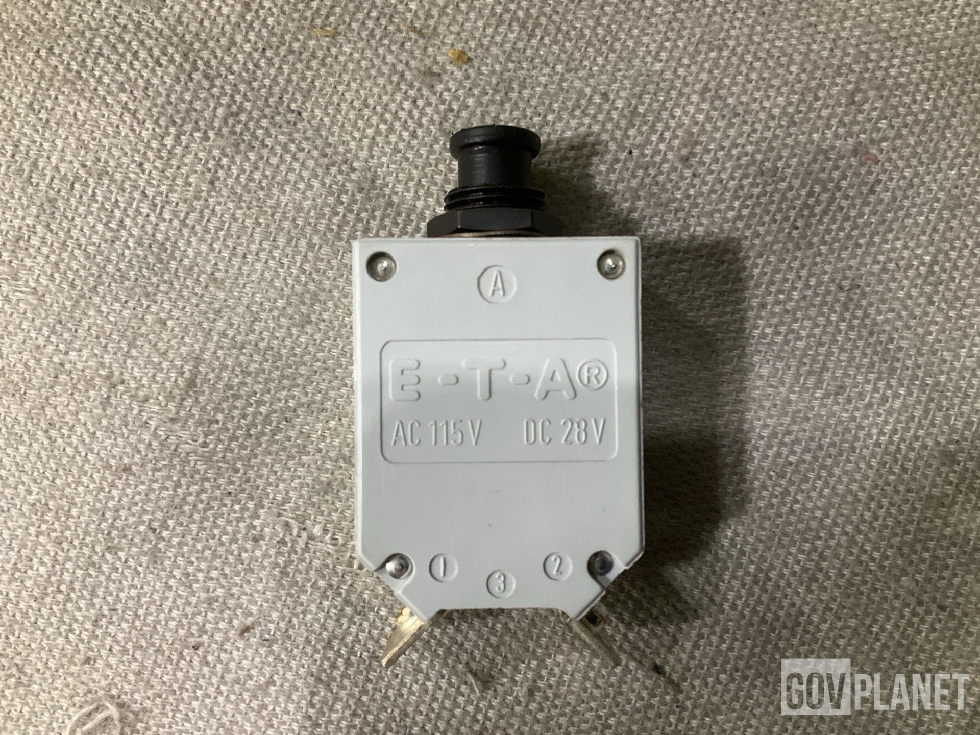 (238) Navistar 3113733C1 Circuit Breakers