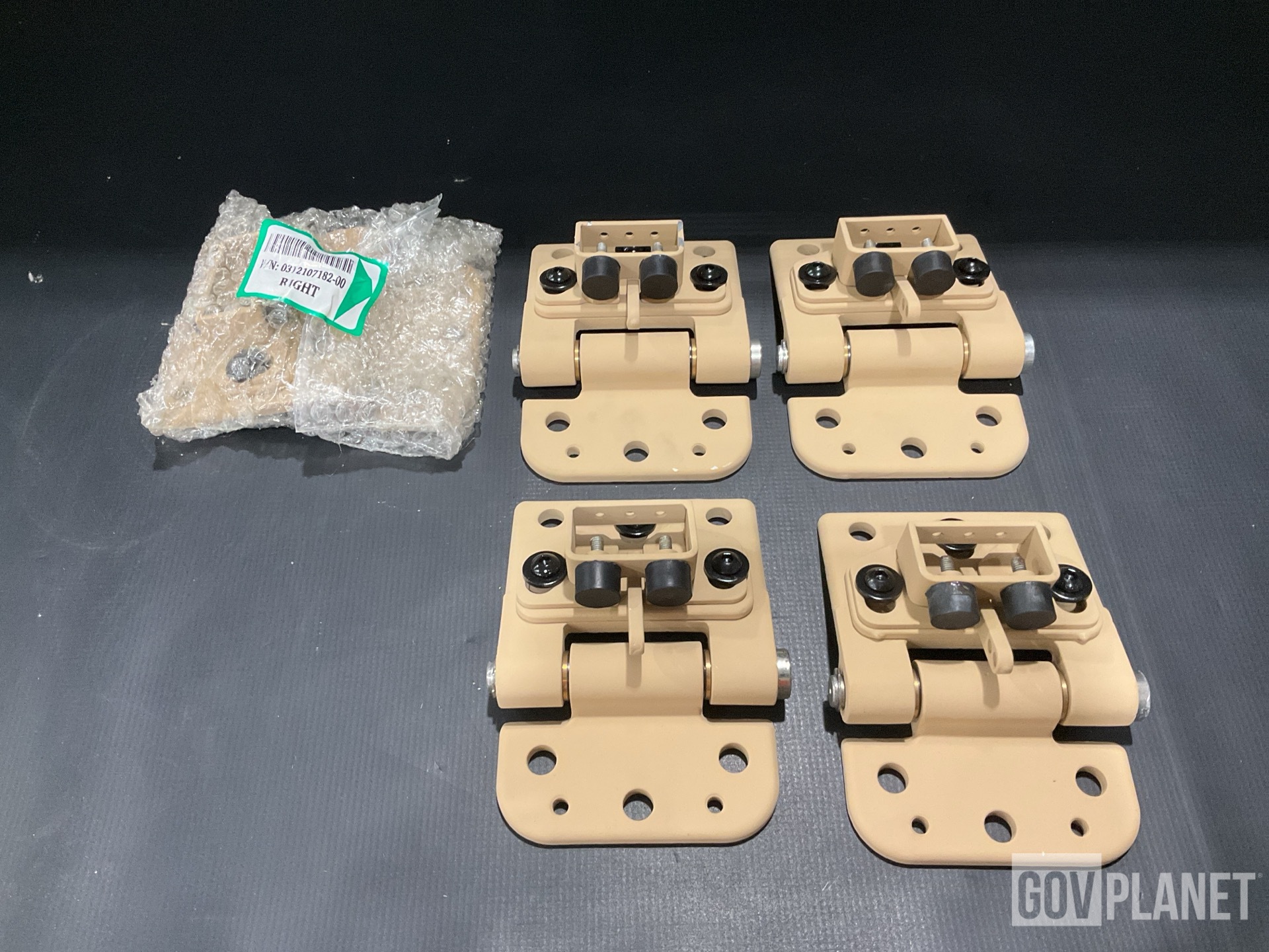 (15) Oshkosh 0312107182-00 Vehicular Door Hinges