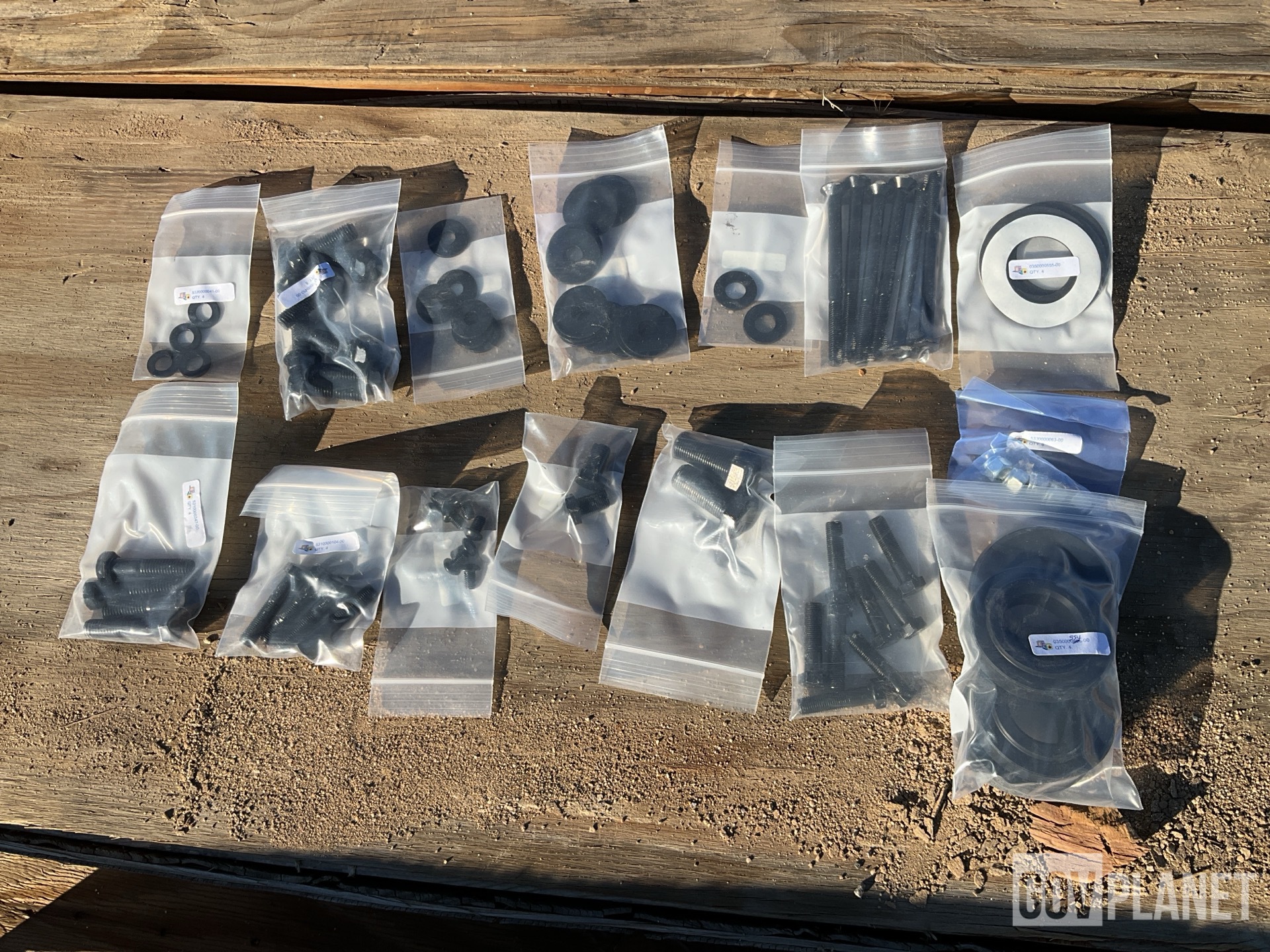 (15) Oshkosh 3904882 Vehicular Door Parts Kits
