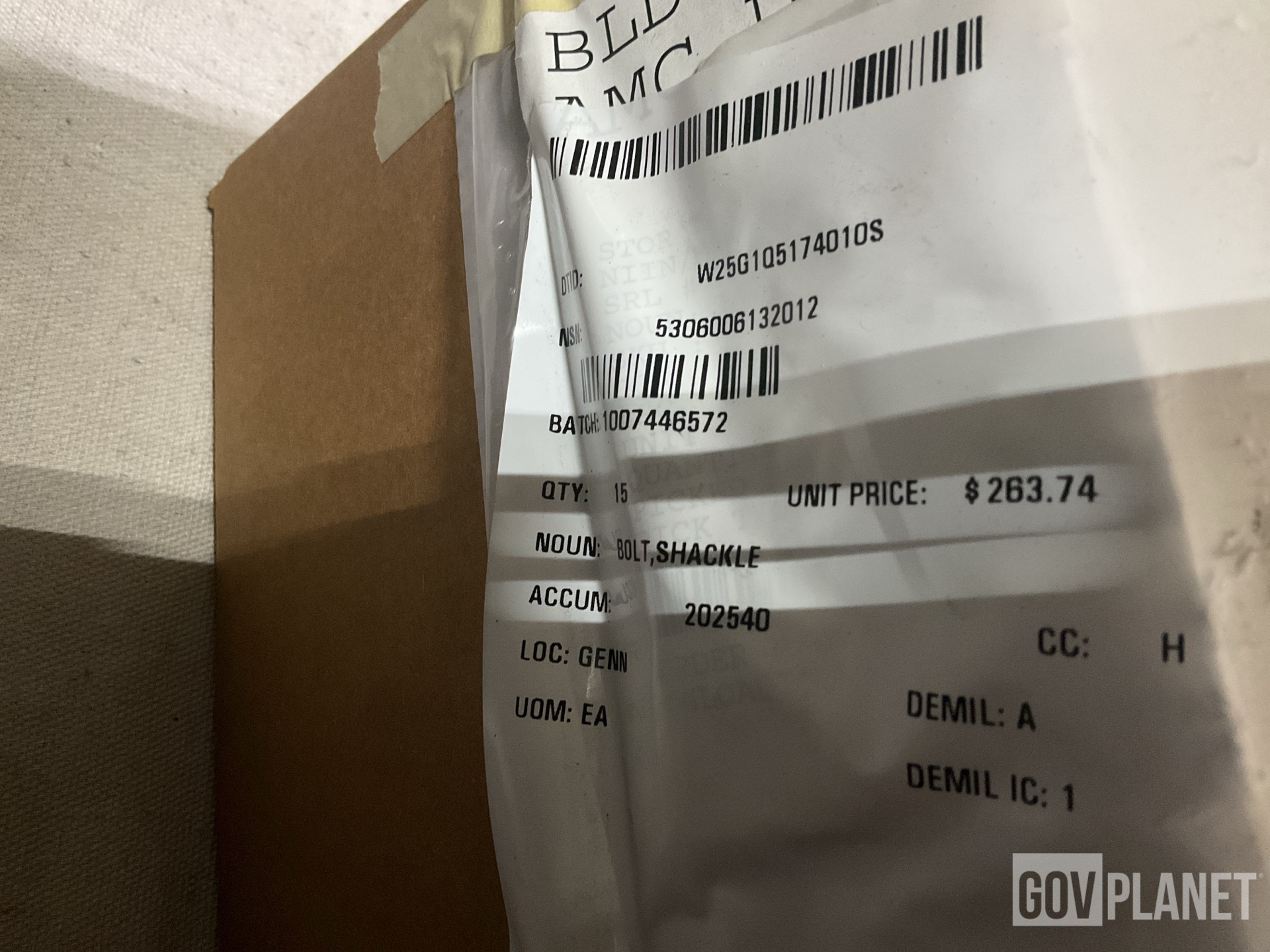 (15) 7392817 Shackle Bolts