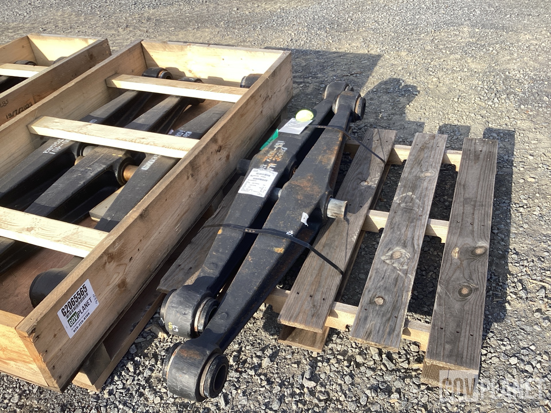 (7) Oshkosh 1302000 Equalizing Beam Assemblies