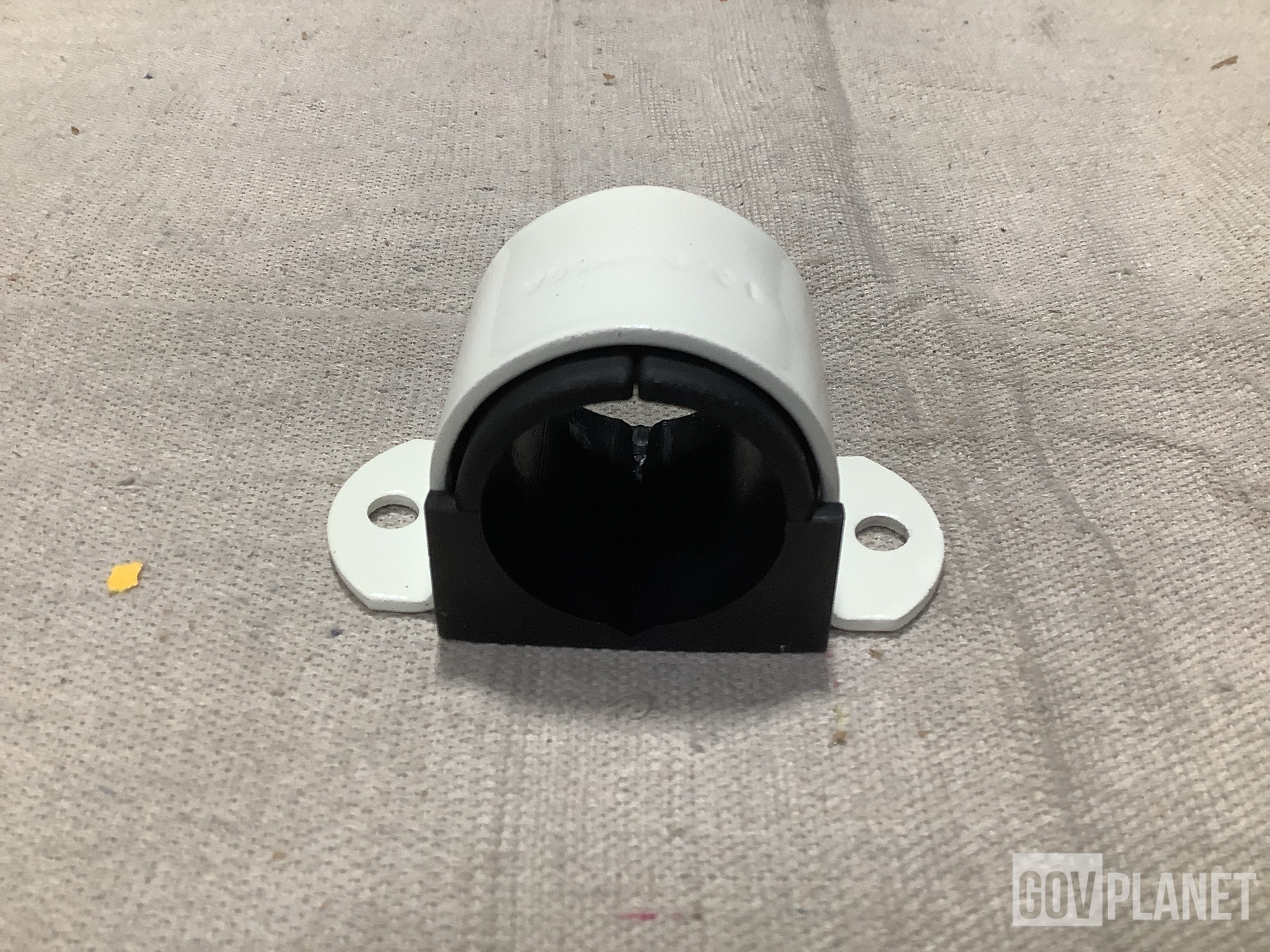 (135) Highland Engineering 13229E0685-3 Water Purification Tube Clamps