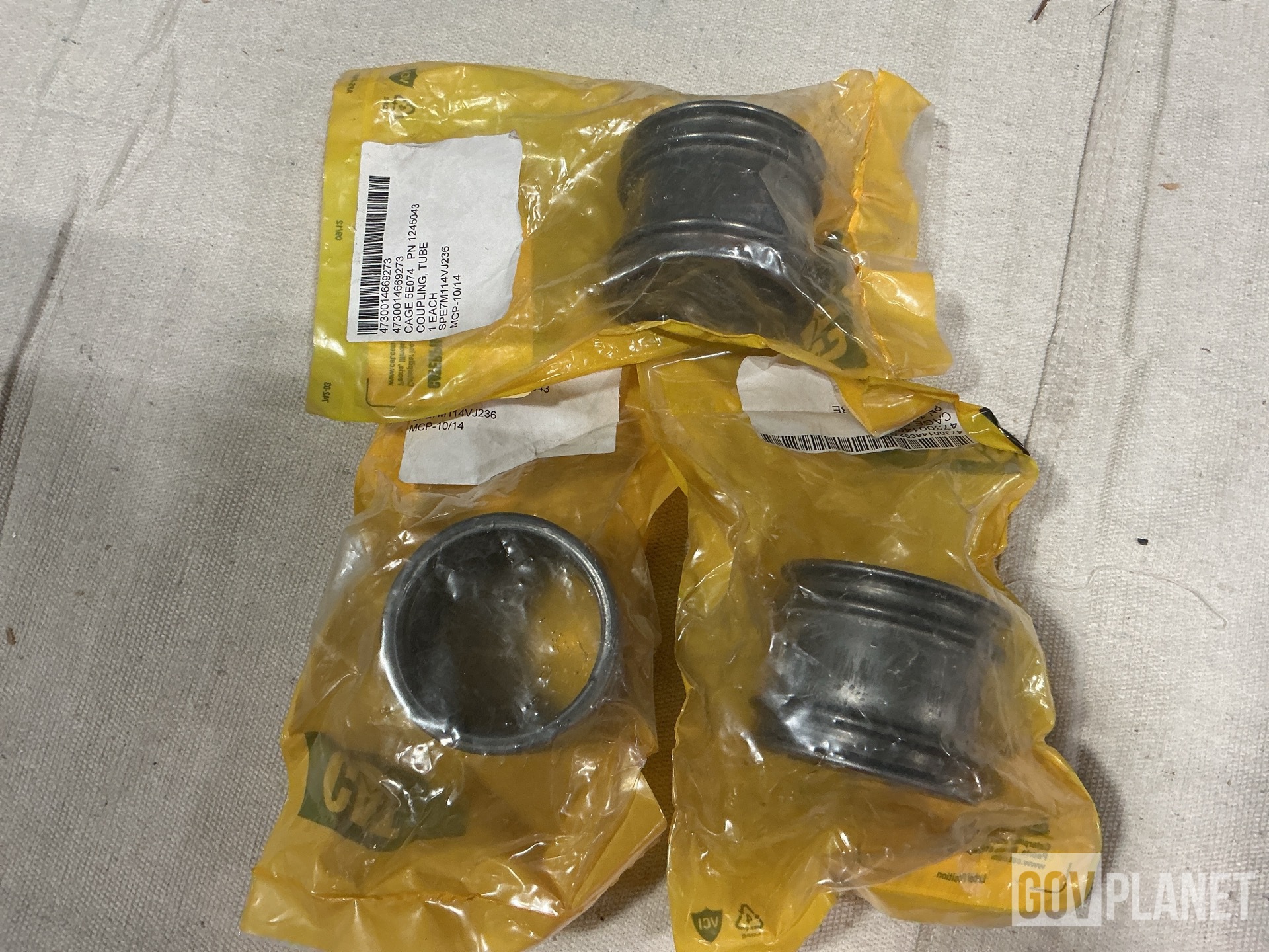 (46) Cat 1245043 Tube Couplings