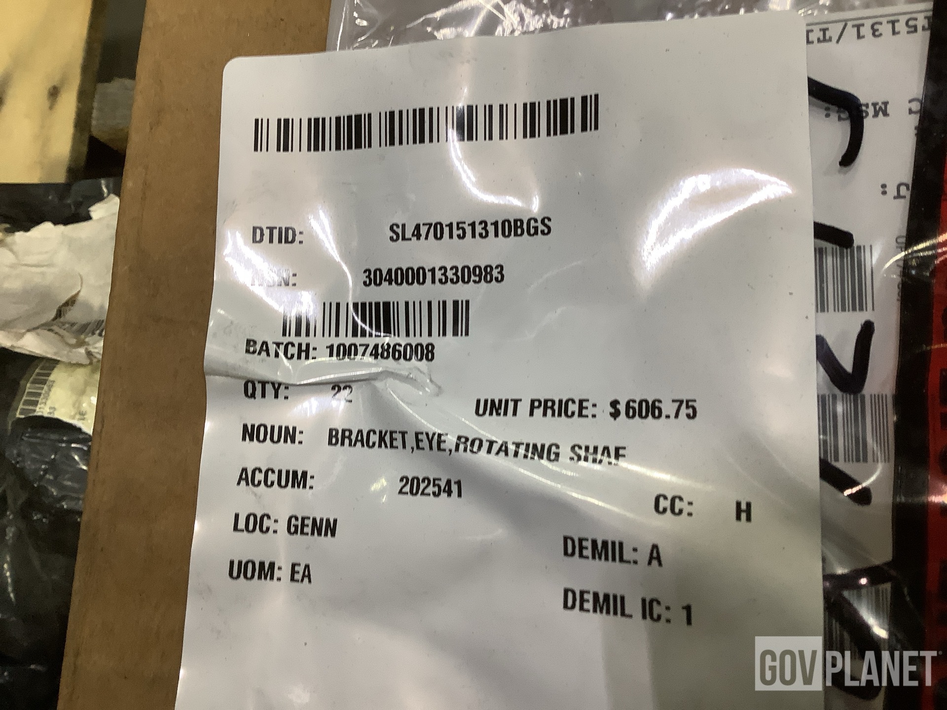 (22) 10898073 Rotating Shaft Eye Brackets