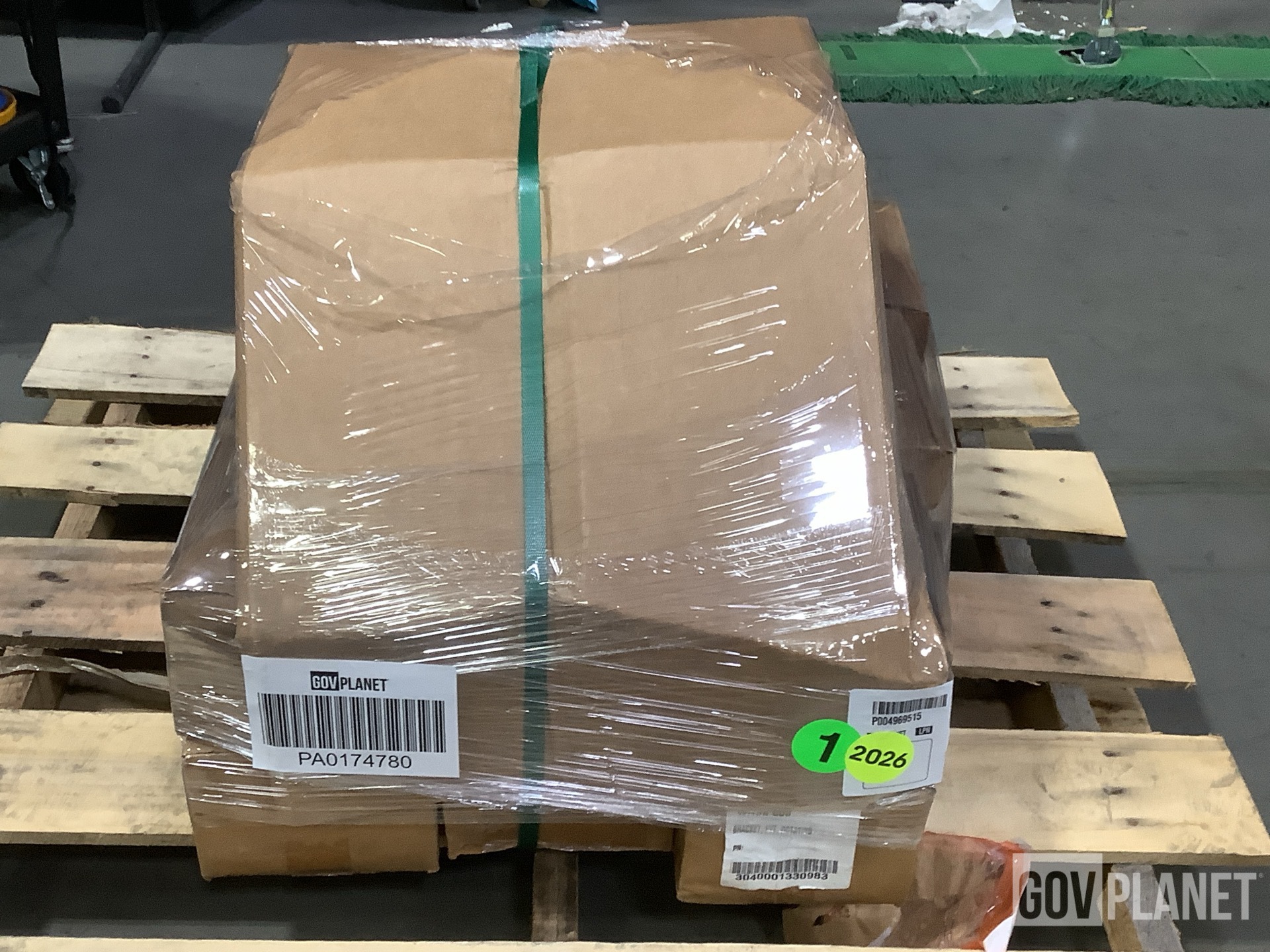 (22) 10898073 Rotating Shaft Eye Brackets
